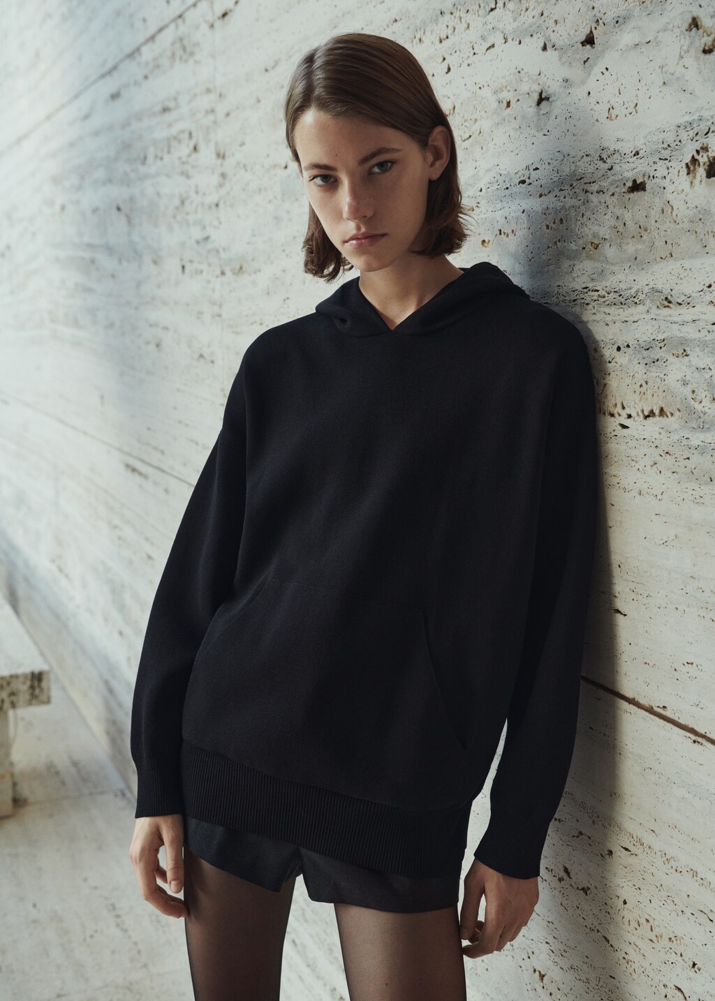 Hooded sweatshirt with front pocket - Details of the article 6