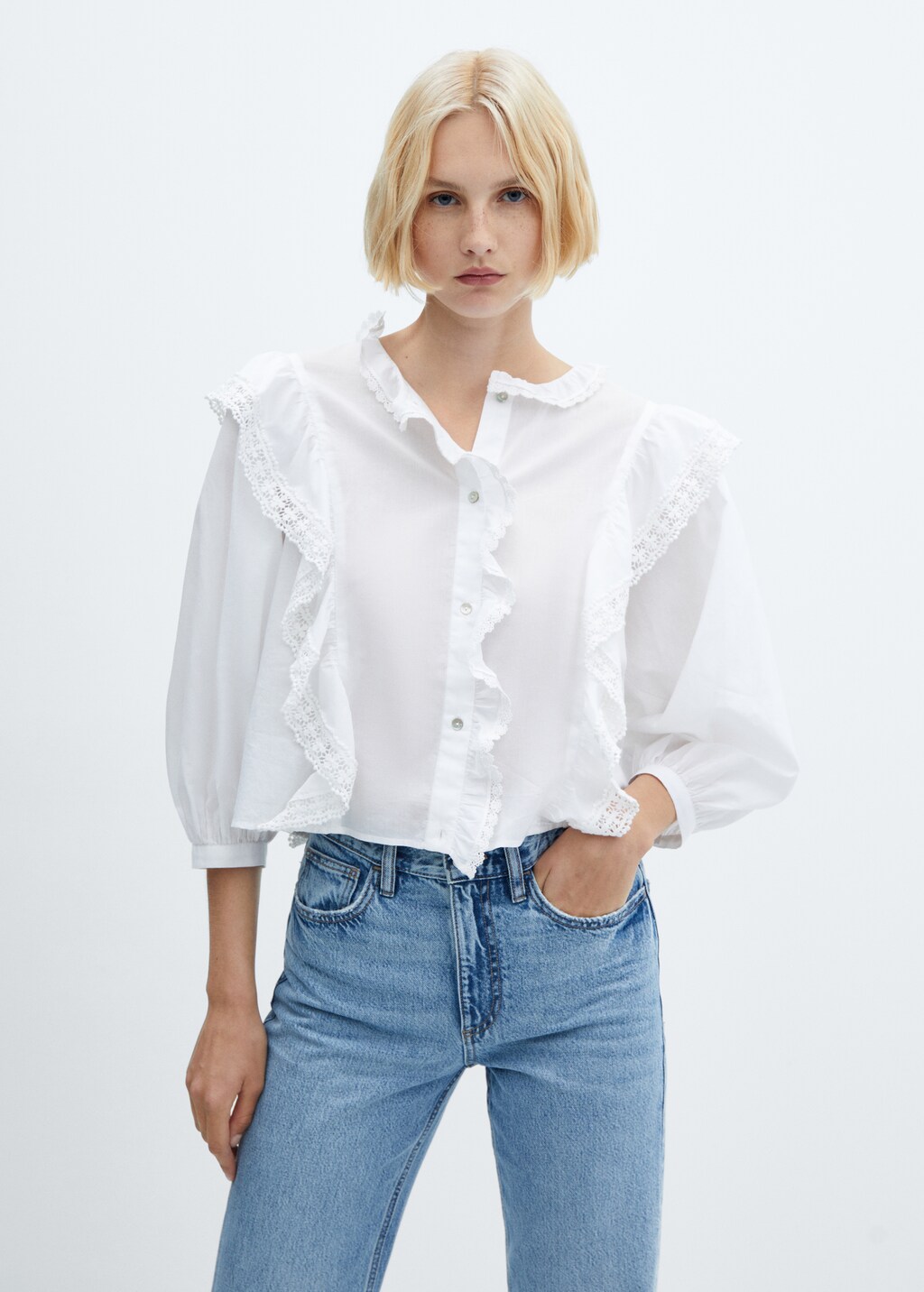 Lace blouse with ruffles - Medium plane