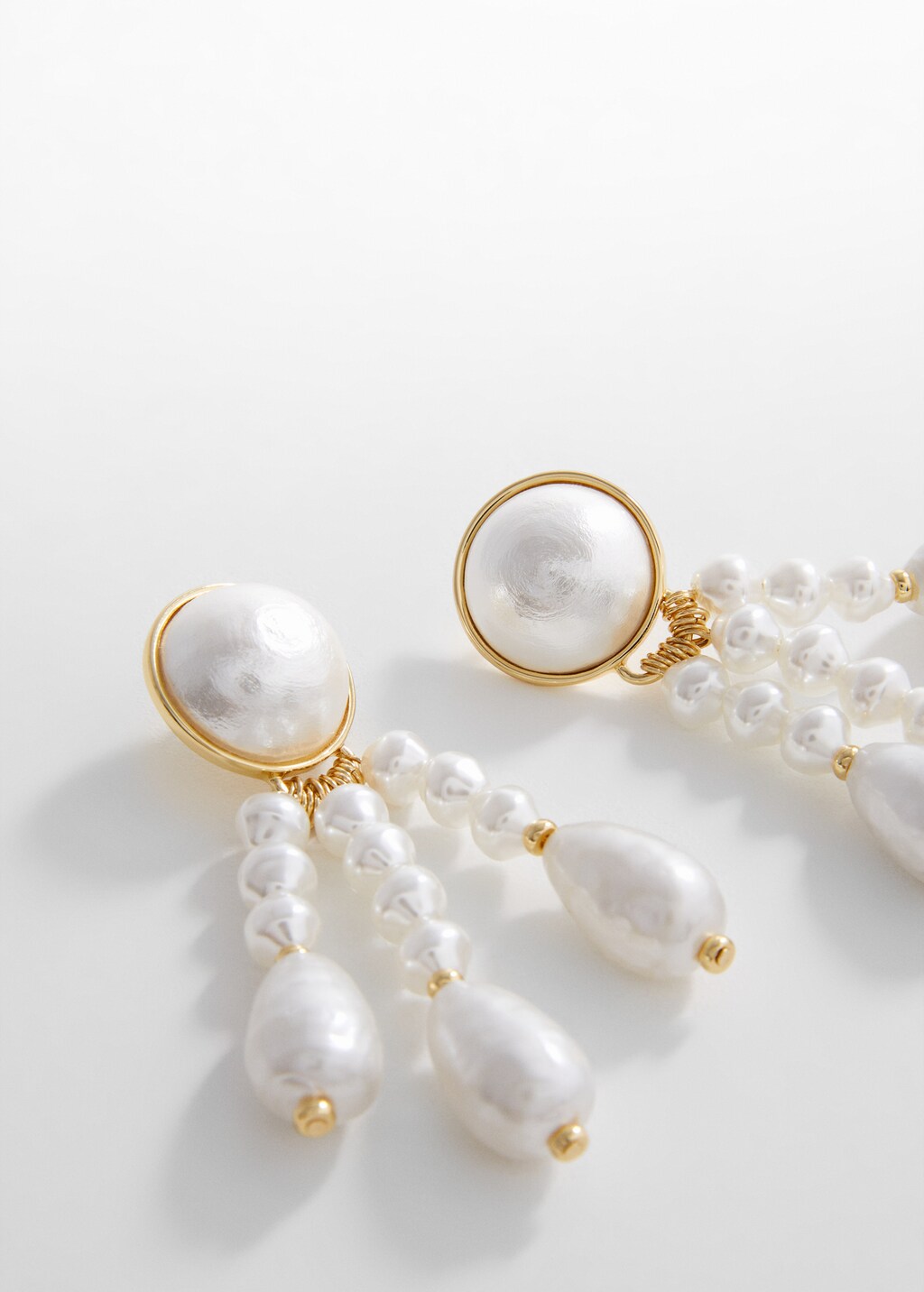 Pearl triple pendant earrings - Details of the article 1