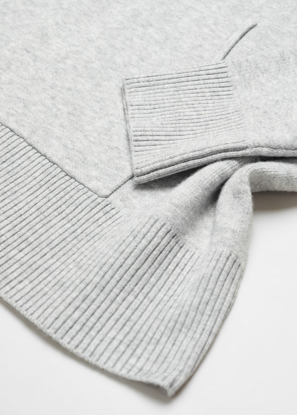 Hooded sweater with front pocket - Details of the article 8