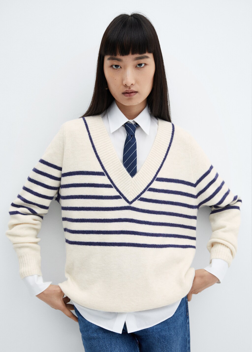 V-neck striped sweater - Medium plane