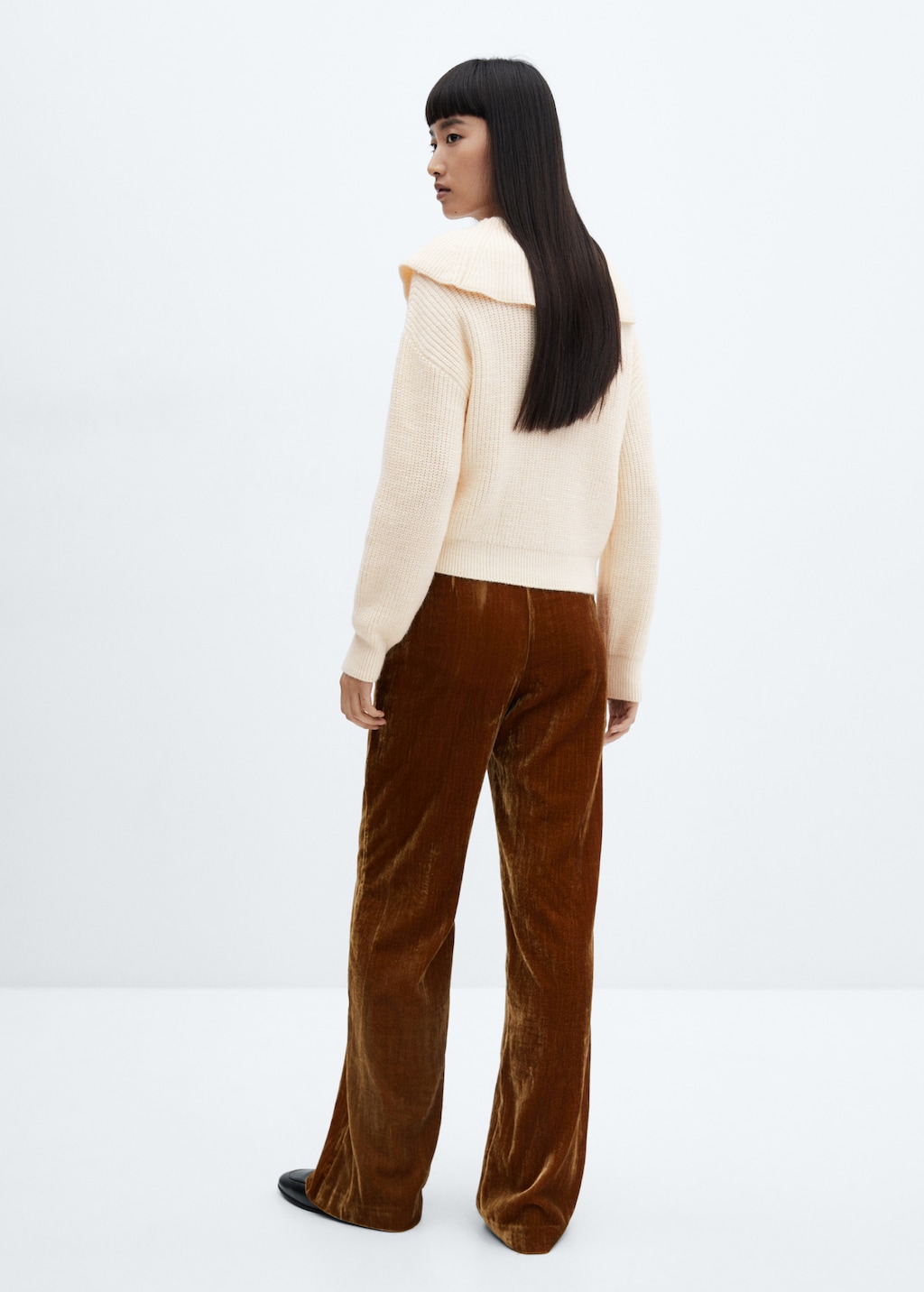 Buttoned collar knit sweater - Reverse of the article