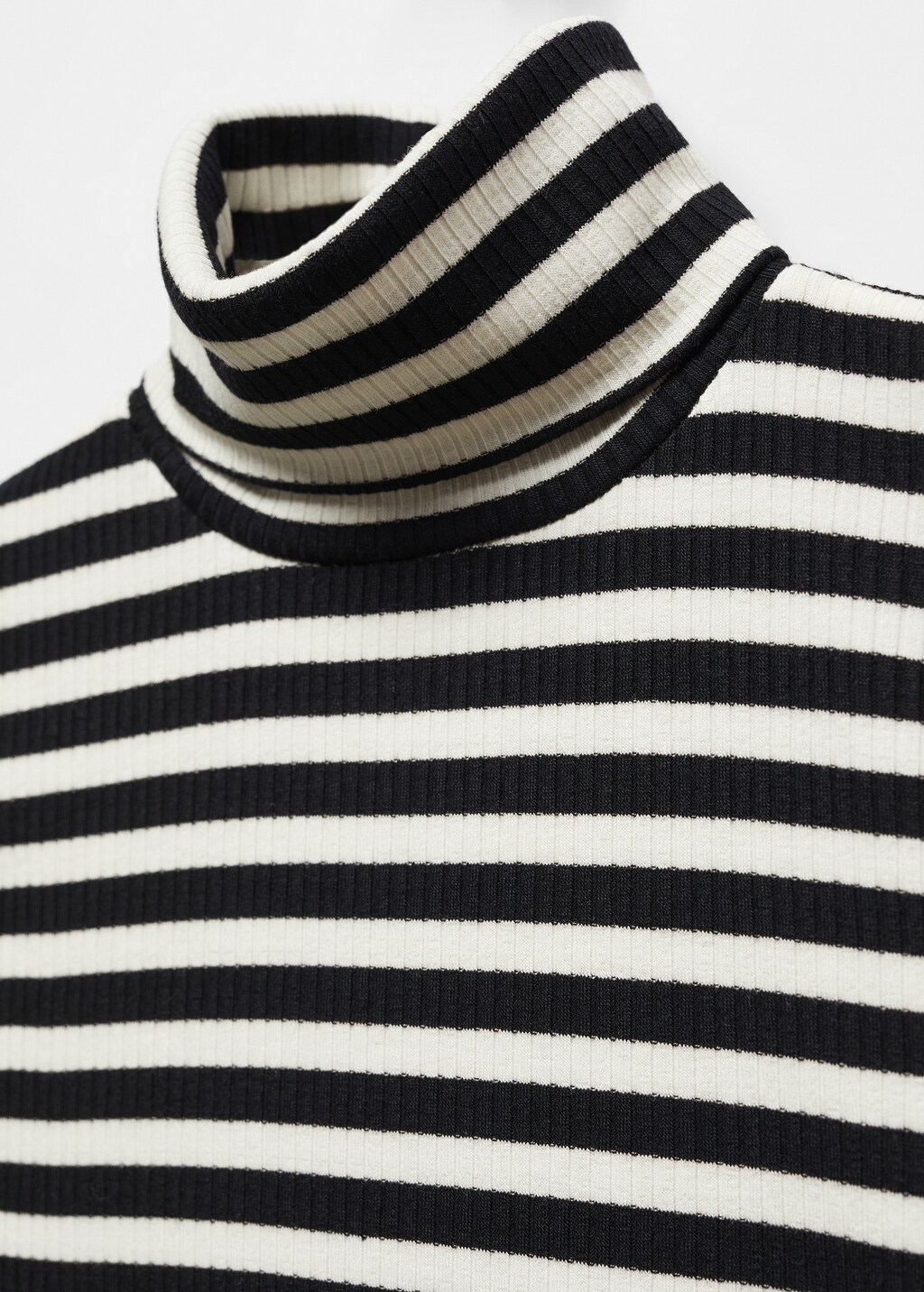 Striped turtleneck T-shirt - Details of the article 8