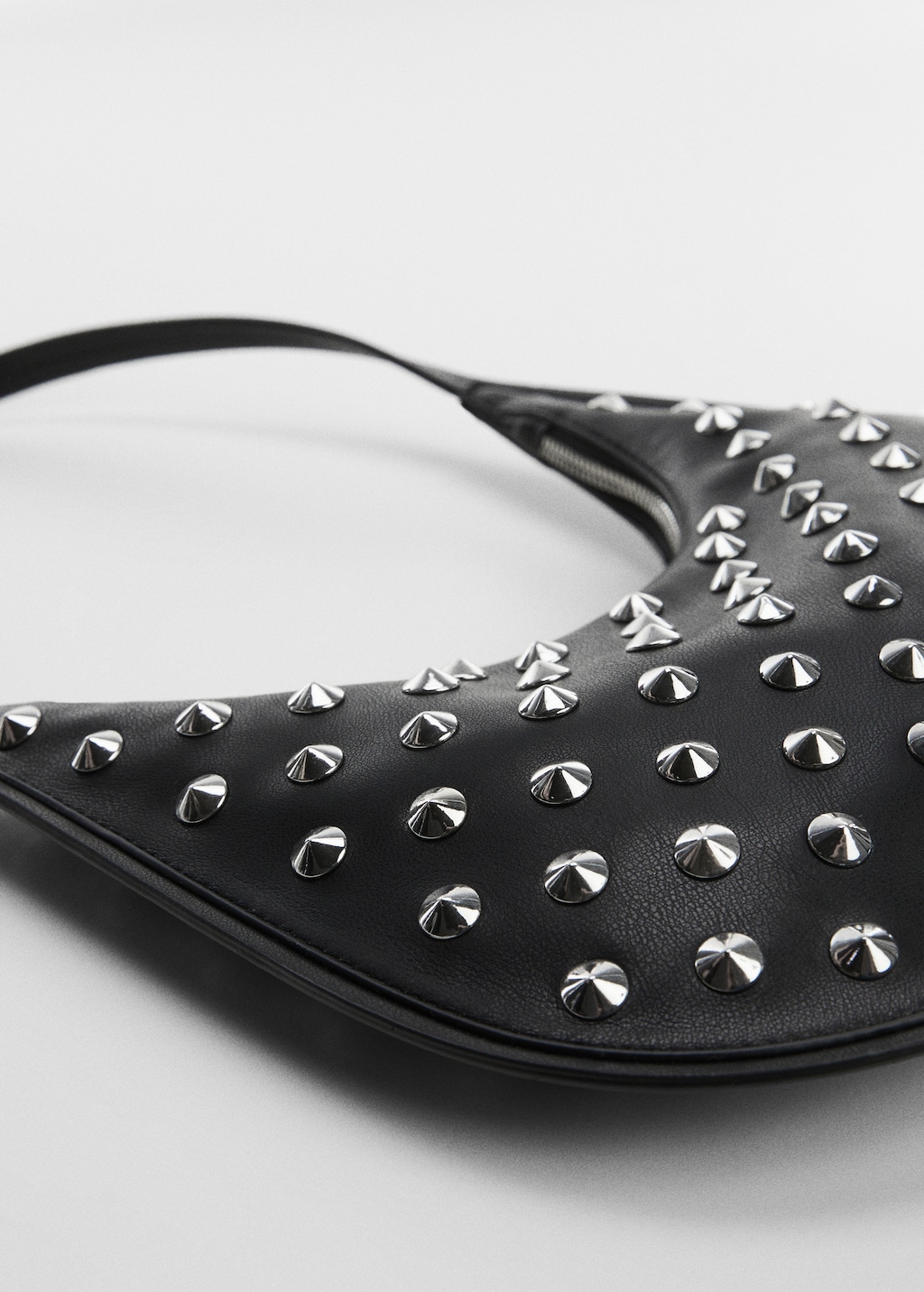 Studded shoulder bag - Details of the article 1