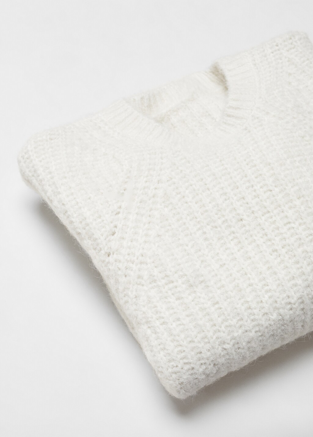 Round-neck knitted sweater - Details of the article 8