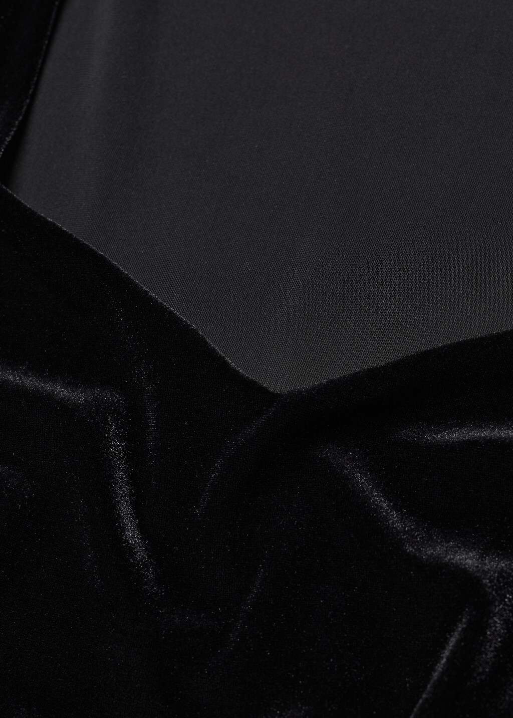 Low-cut velvet t-shirt - Details of the article 8