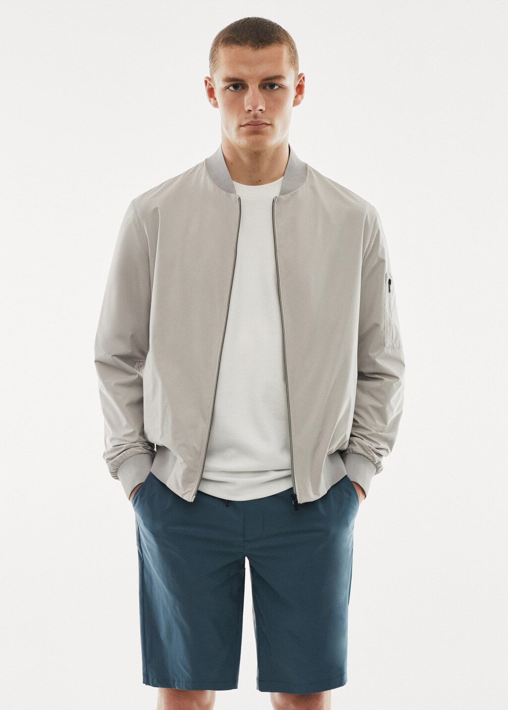 Bomber jacket made of water-repellent technical fabric - Medium plane