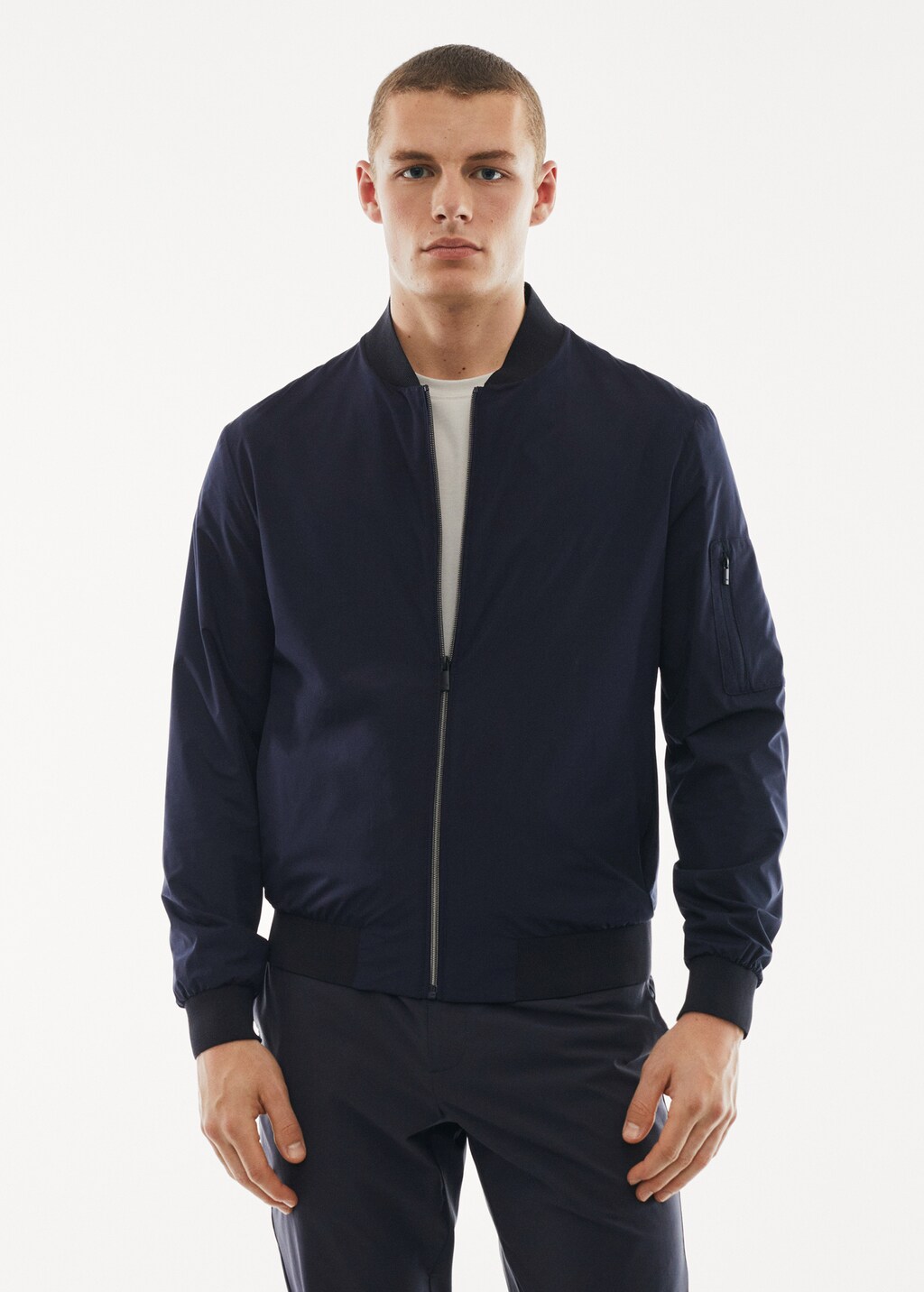 Bomber jacket made of water-repellent technical fabric - Medium plane