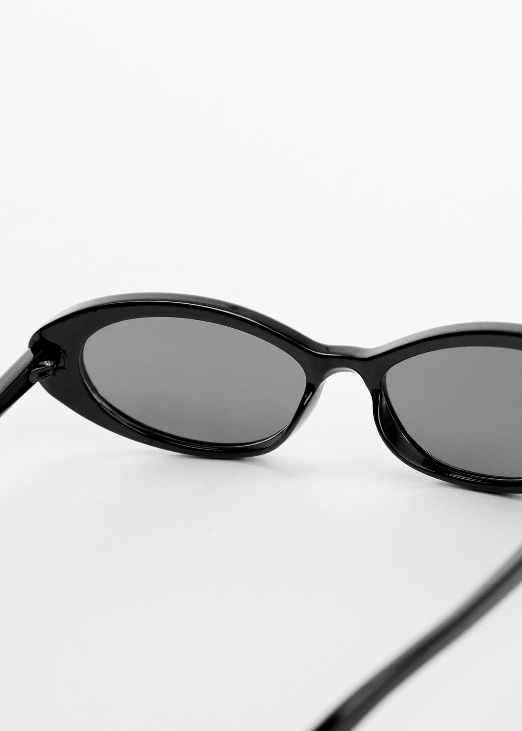 Oval sunglasses - Details of the article 1