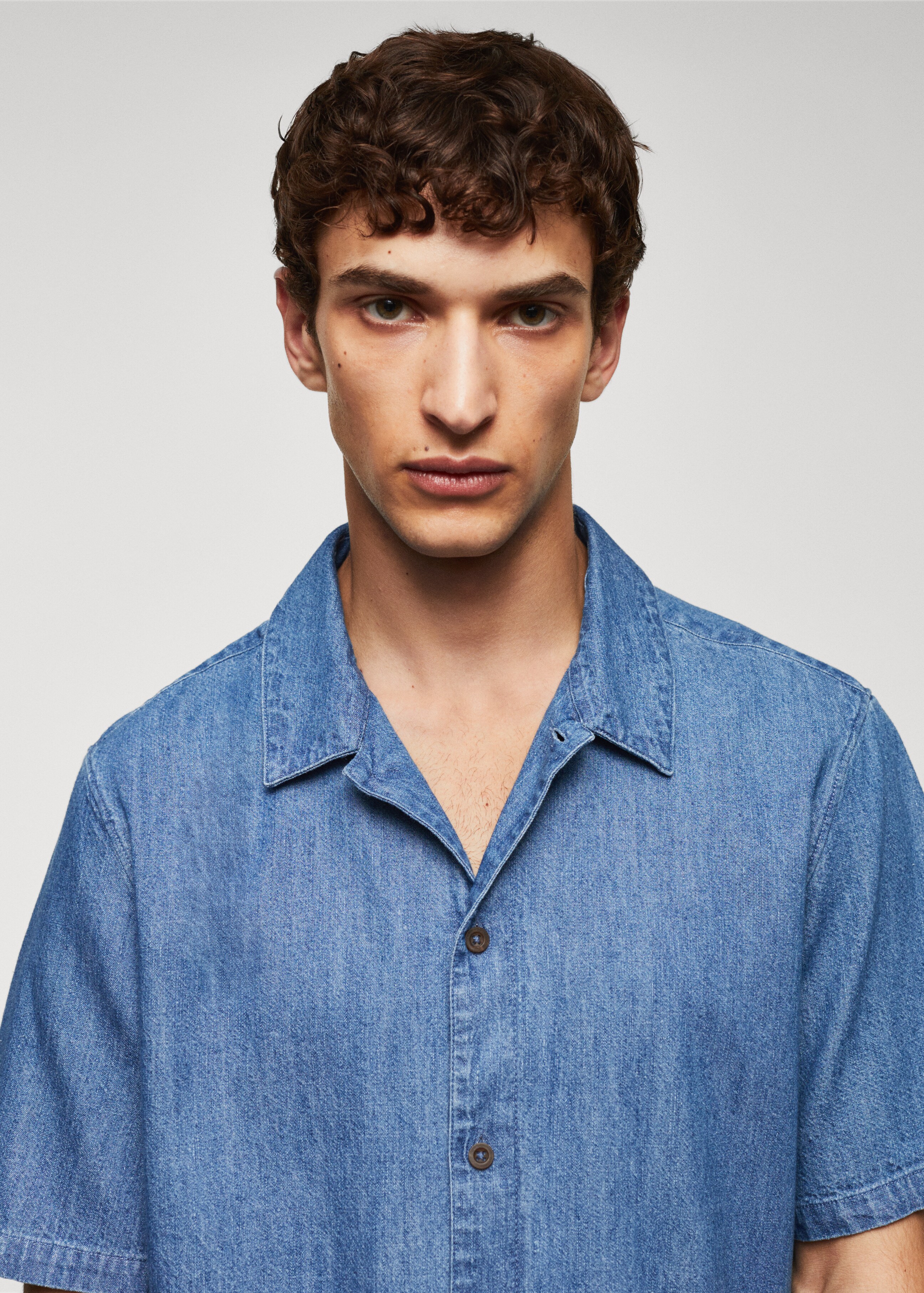 100% cotton chambray shirt - Details of the article 1