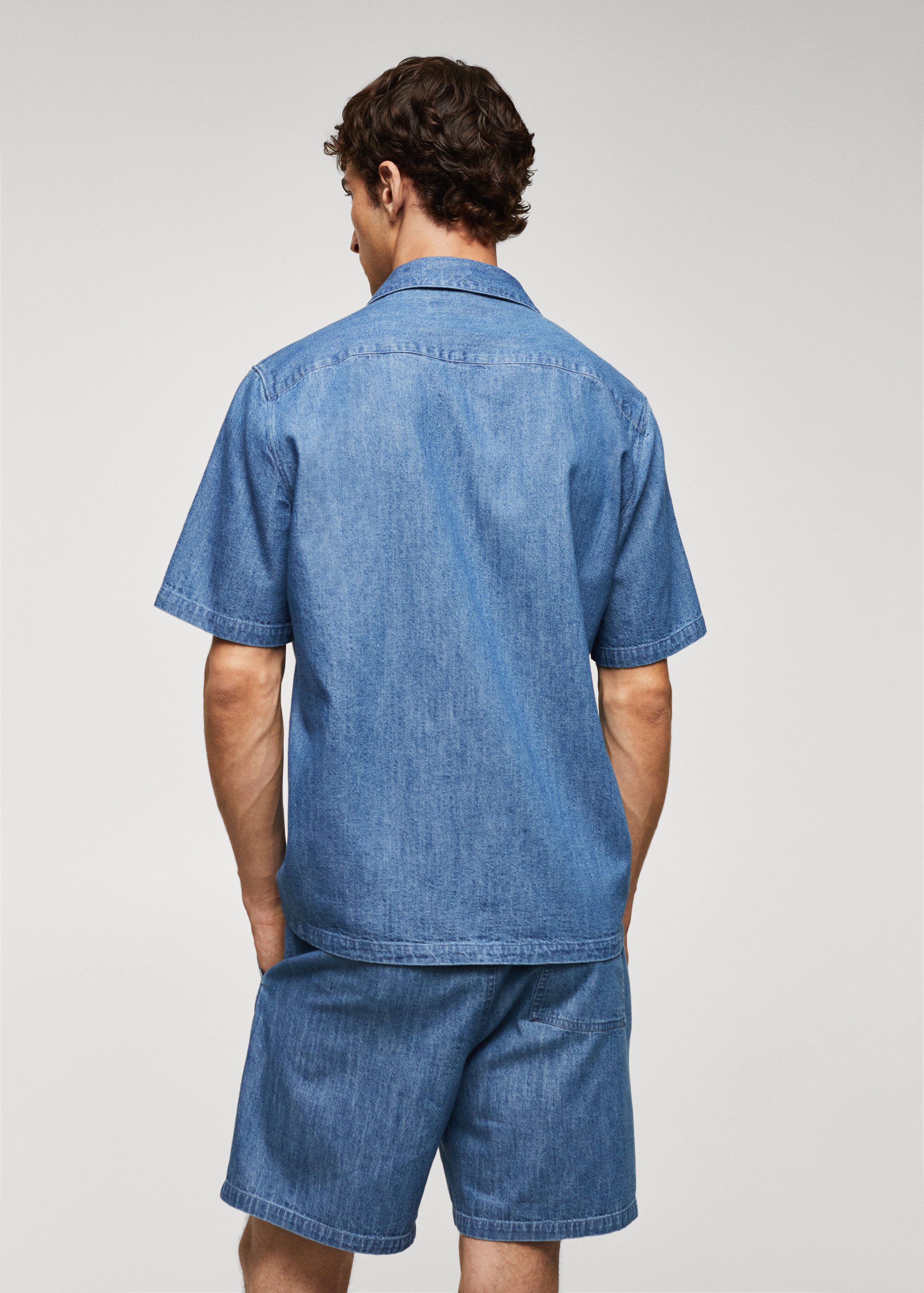 100% cotton chambray shirt - Reverse of the article