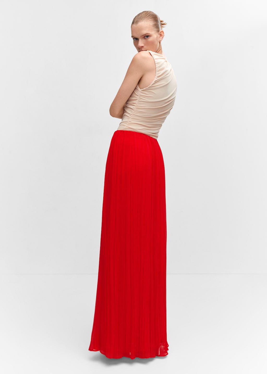 Pleated long skirt - Reverse of the article