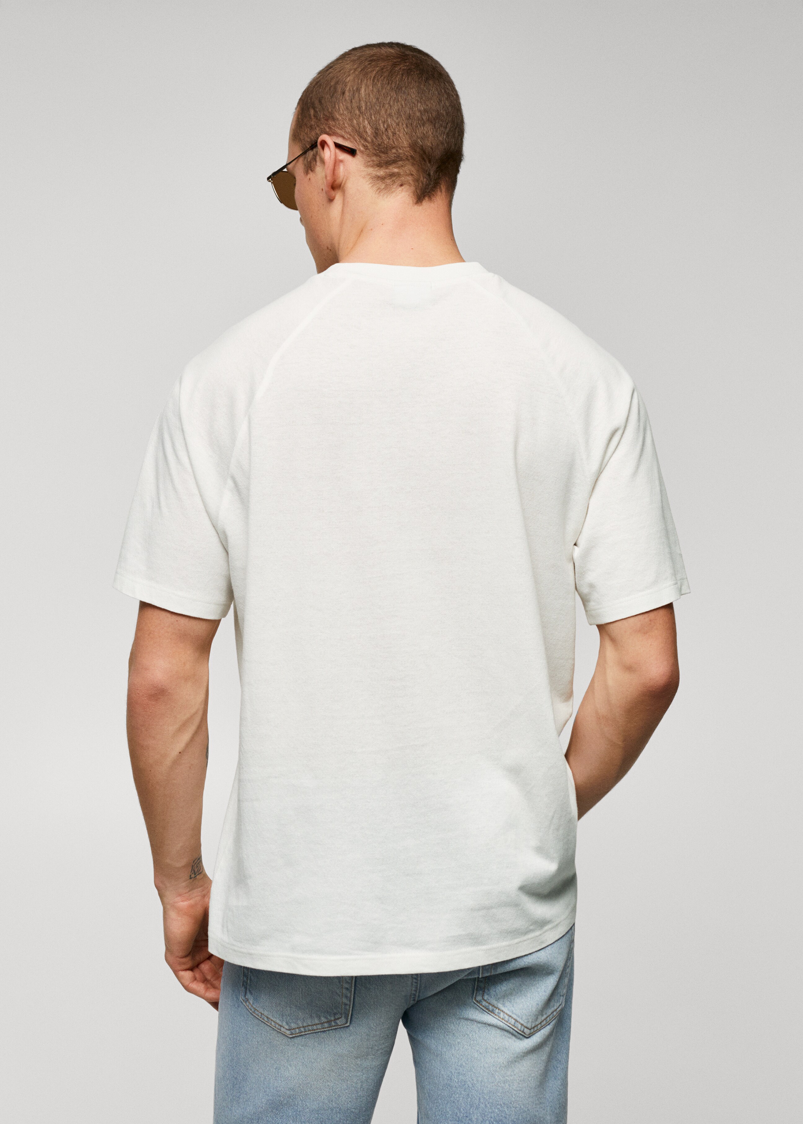 Textured cotton-linen t-shirt - Reverse of the article
