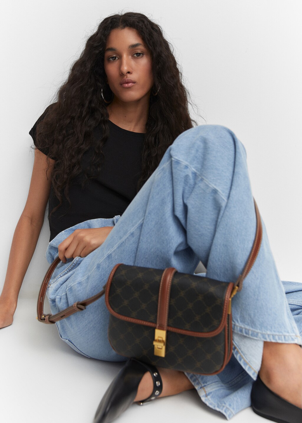 Shoulder bag with printed logo - Details of the article 9