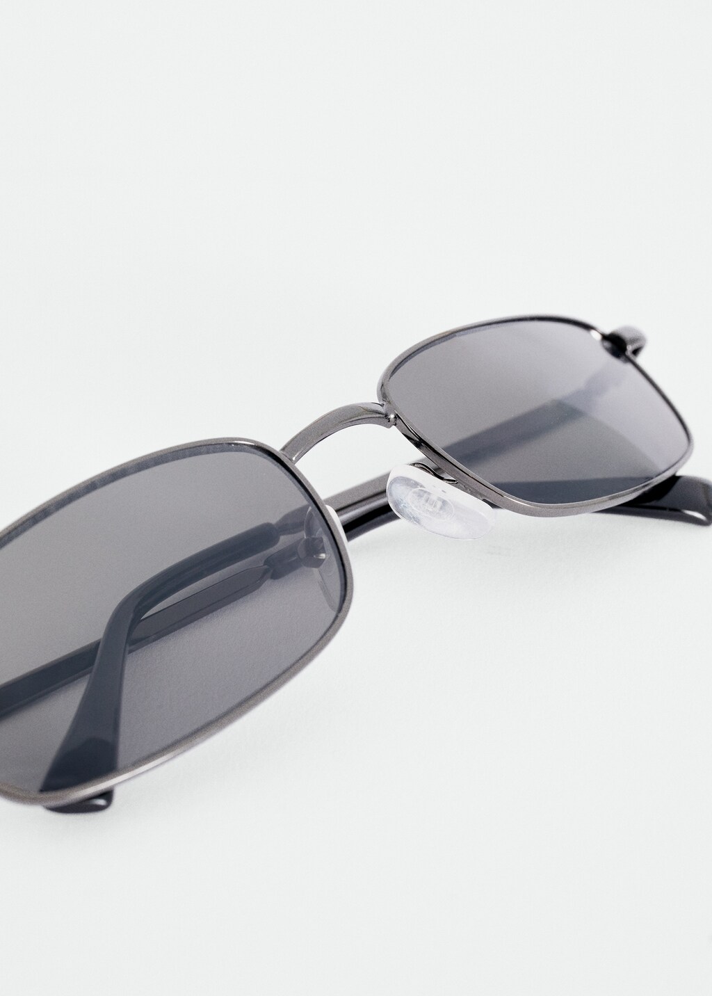 Retro style sunglasses - Details of the article 1