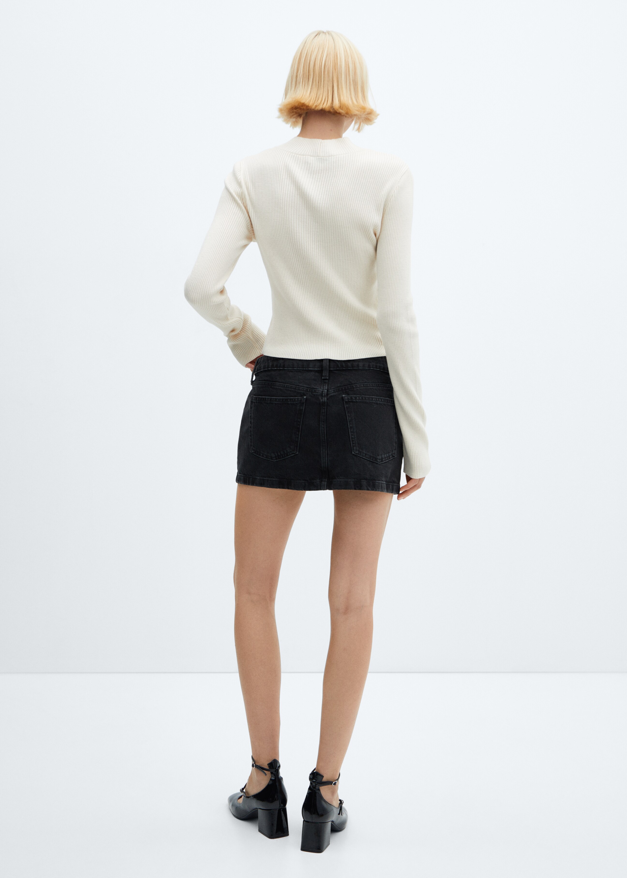 Low-rise denim mini skirt - Reverse of the article