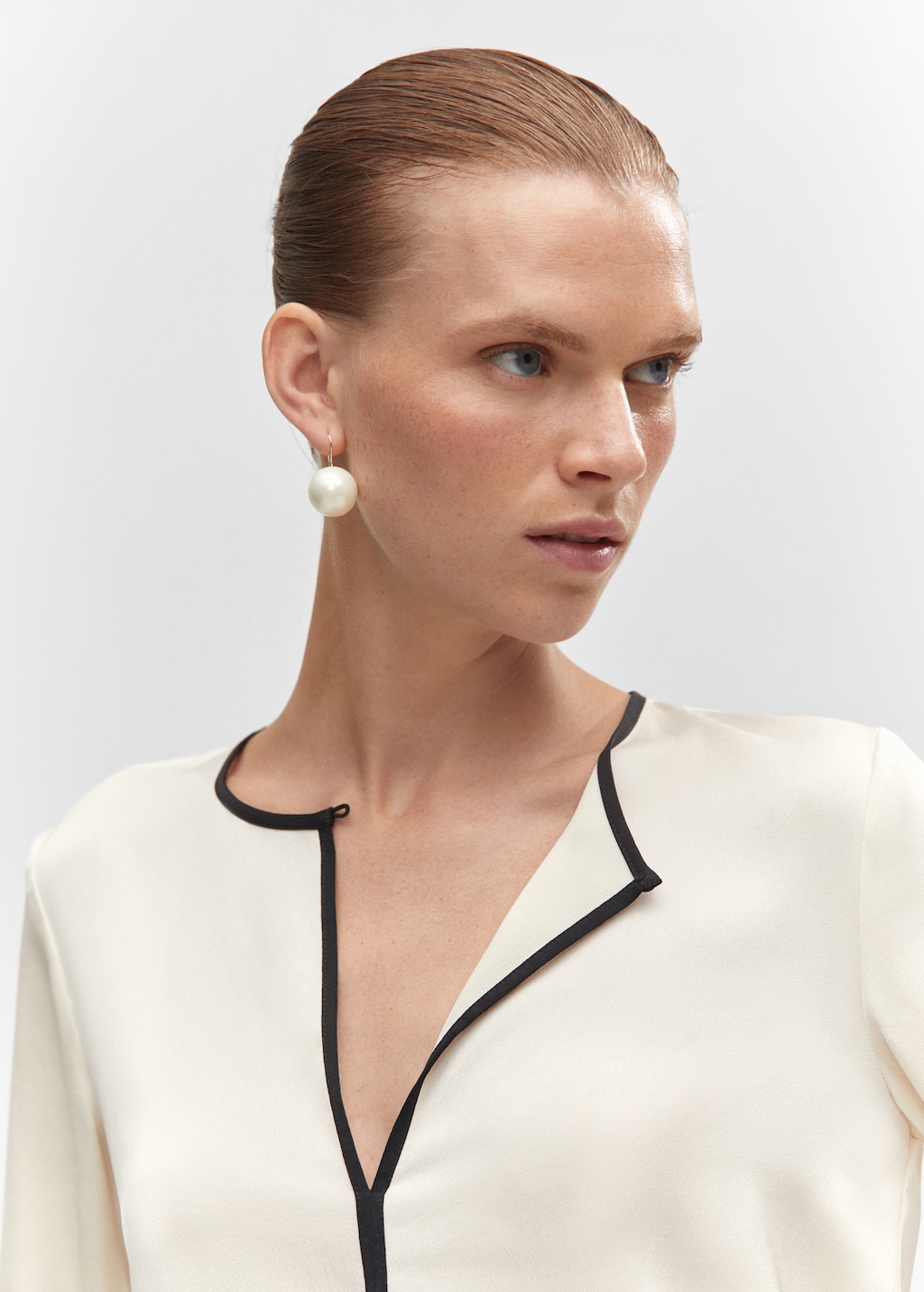 Contrast trim satin blouse - Details of the article 1