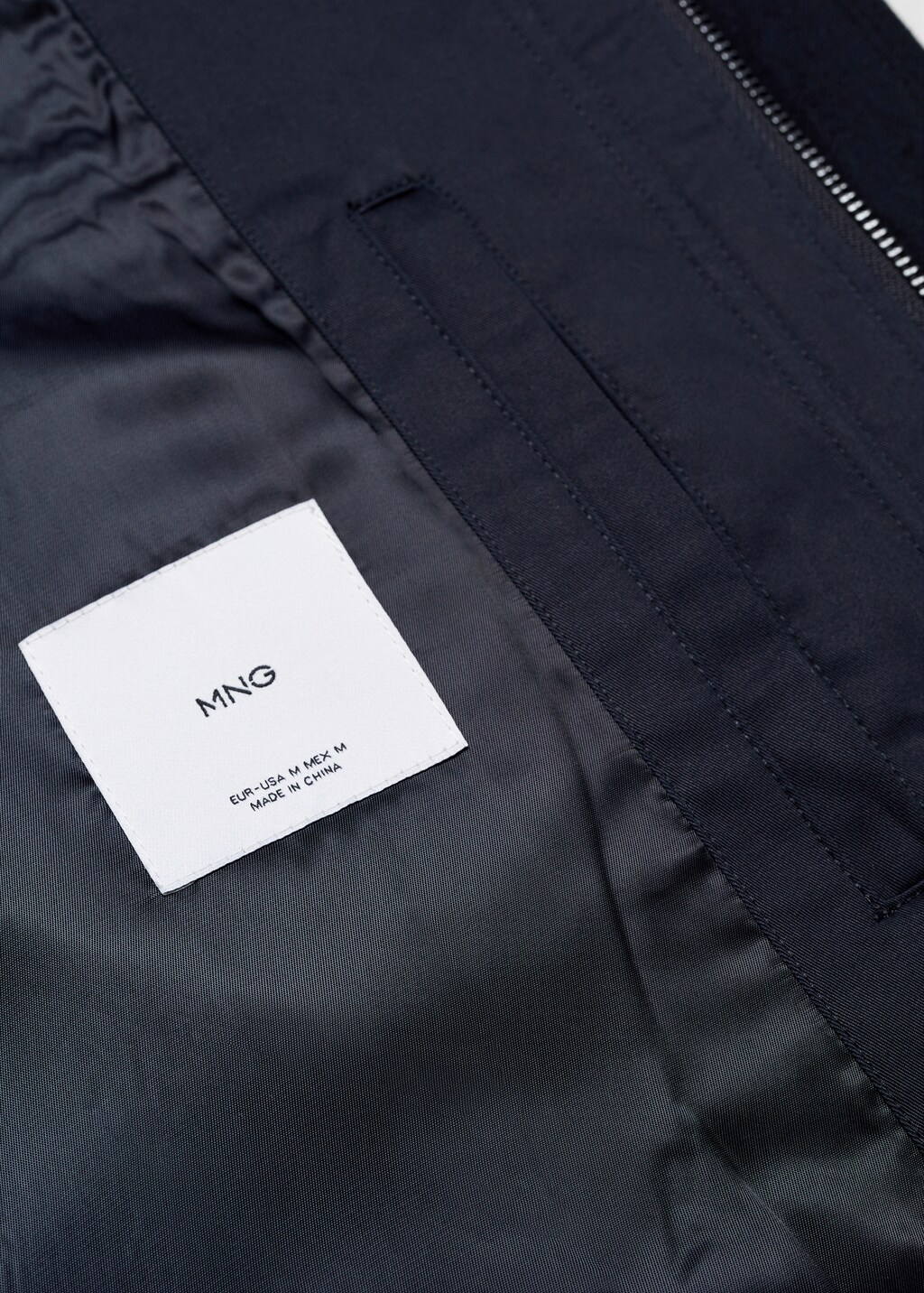 Hooded parka with pocket - Details of the article 8