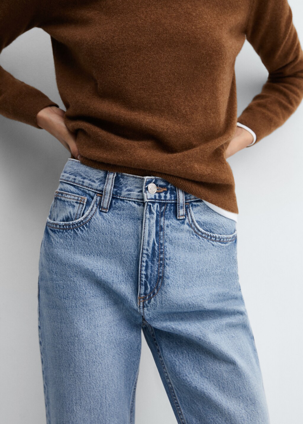 Mid-rise straight jeans - Details of the article 6