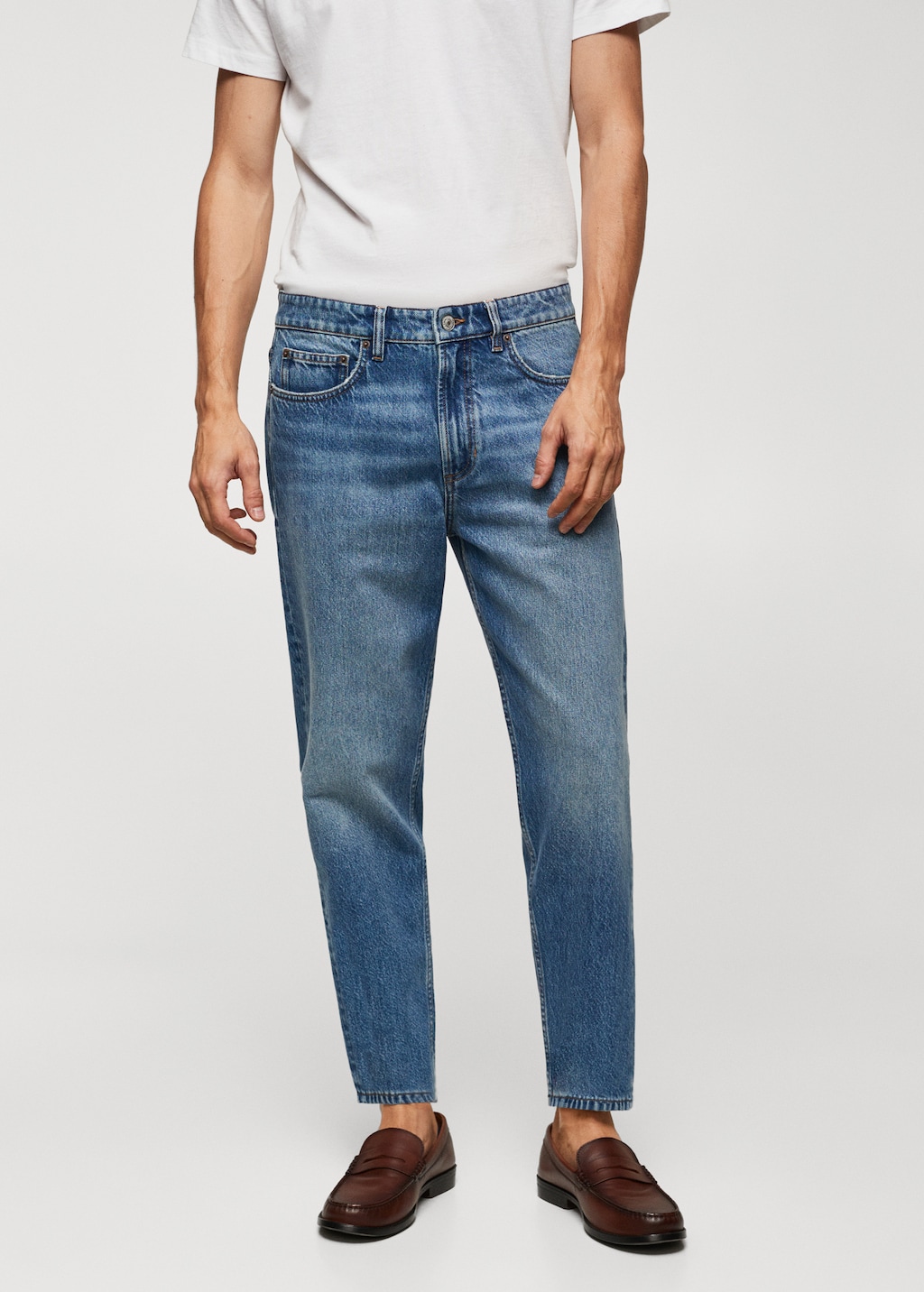 Tapered Fit-Jeans mit mittlerer Waschung - Mittlere Ansicht