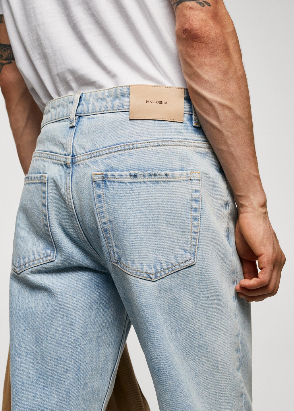 Tapered loose cropped jeans - Details of the article 4