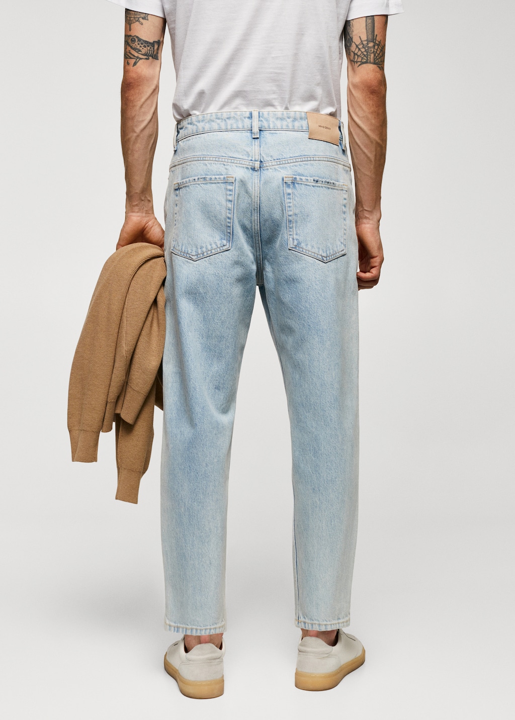 Tapered loose cropped jeans - Reverse of the article