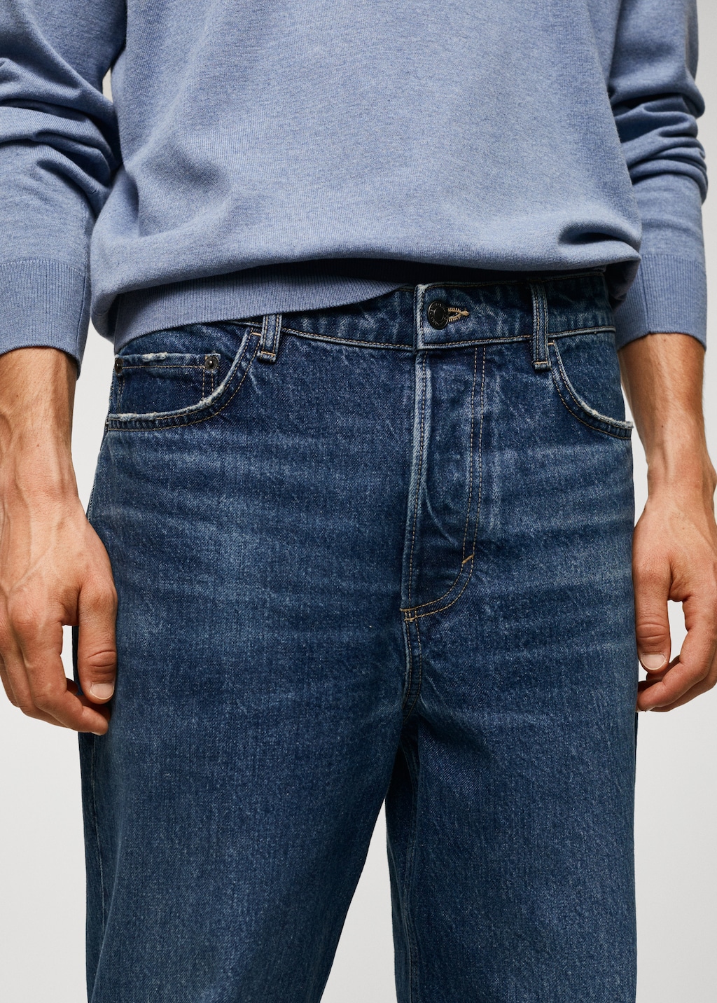 Tapered loose cropped jeans - Details of the article 1