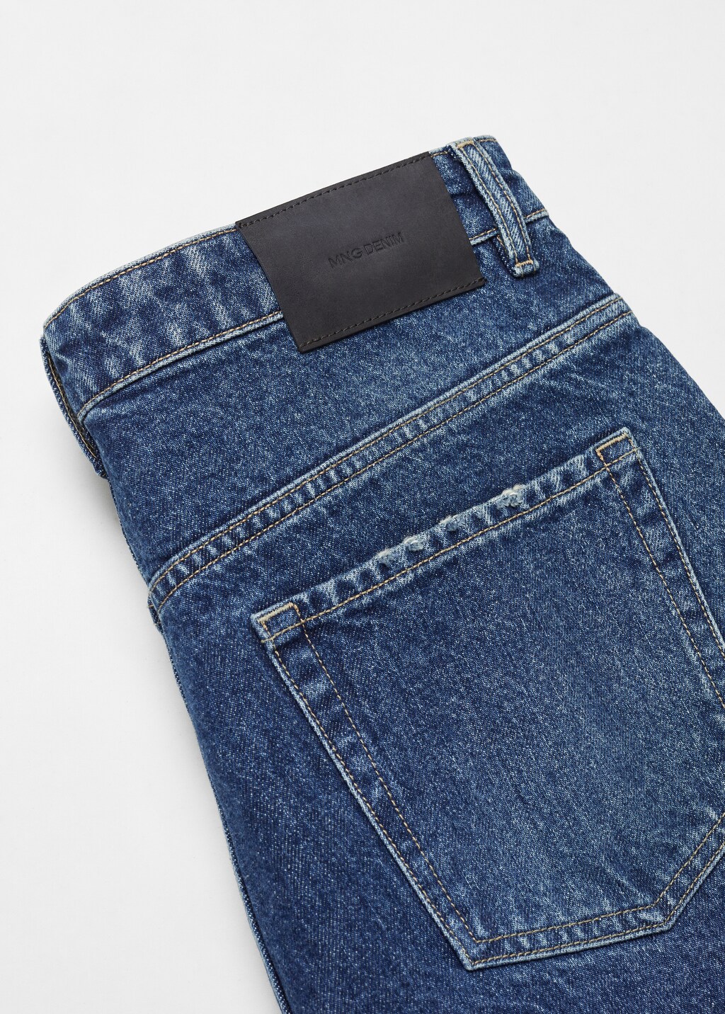 Tapered loose cropped jeans - Details of the article 8