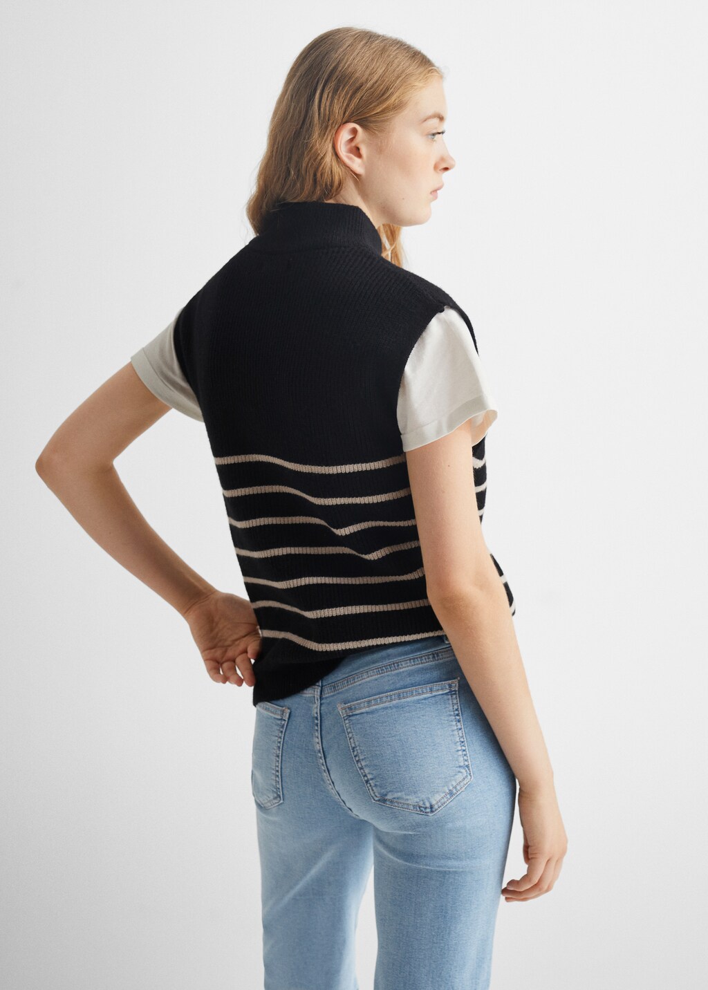 Striped knitted gilet - Reverse of the article