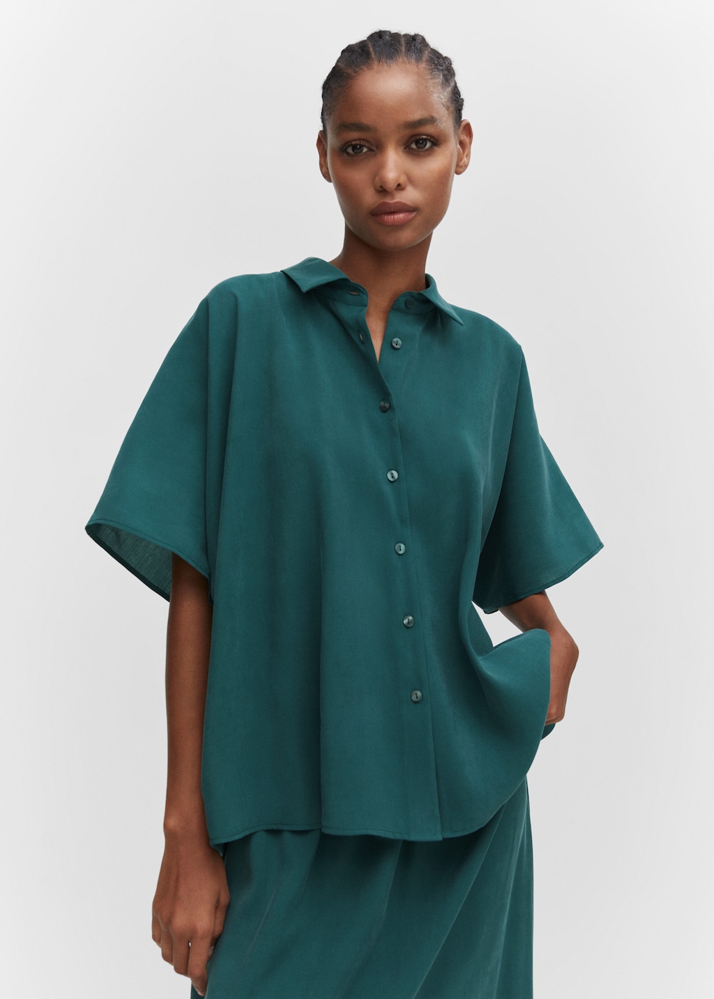 Chemise modale oversize - Plan moyen