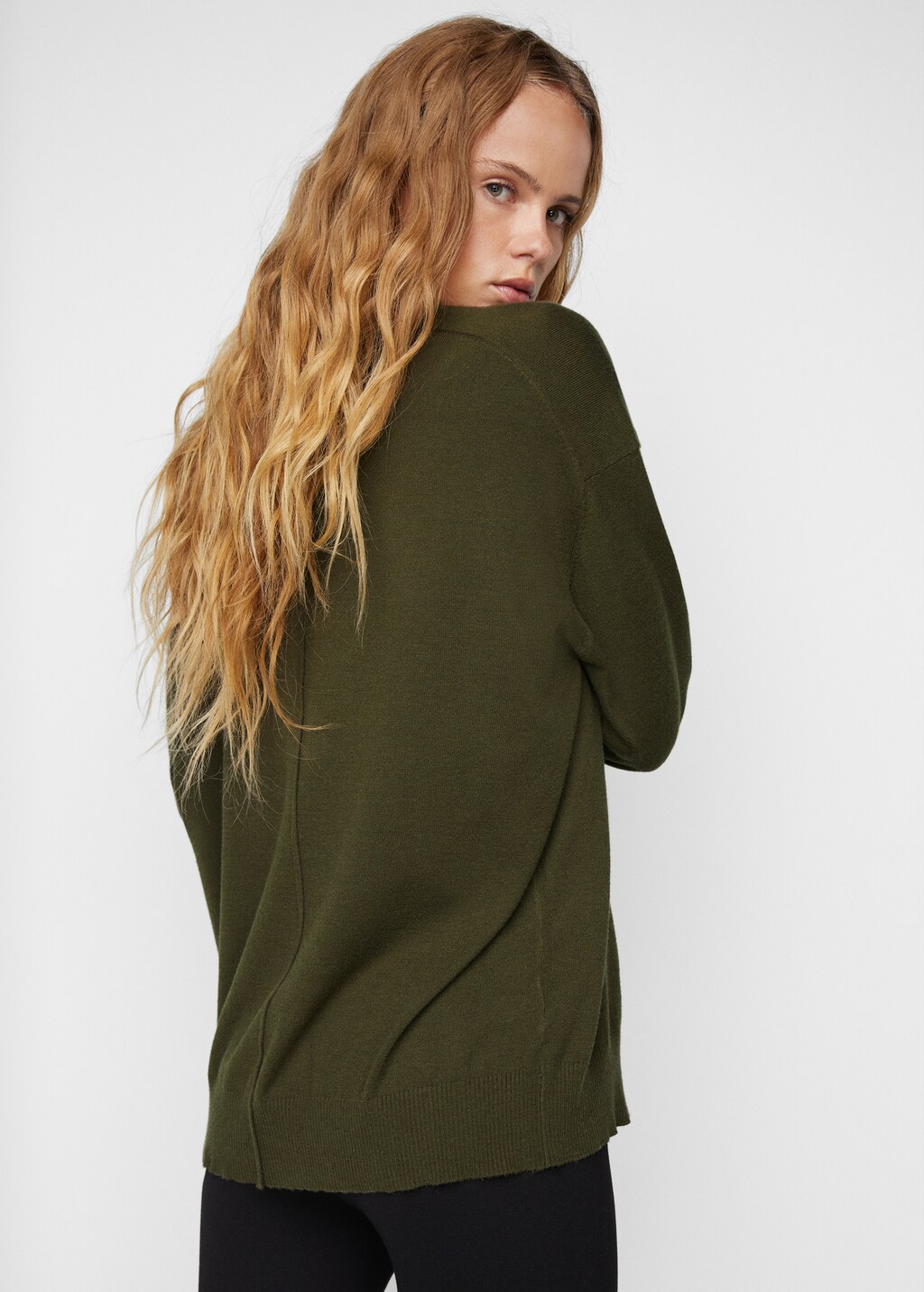 Fine-knit V-neck sweater - Reverse of the article