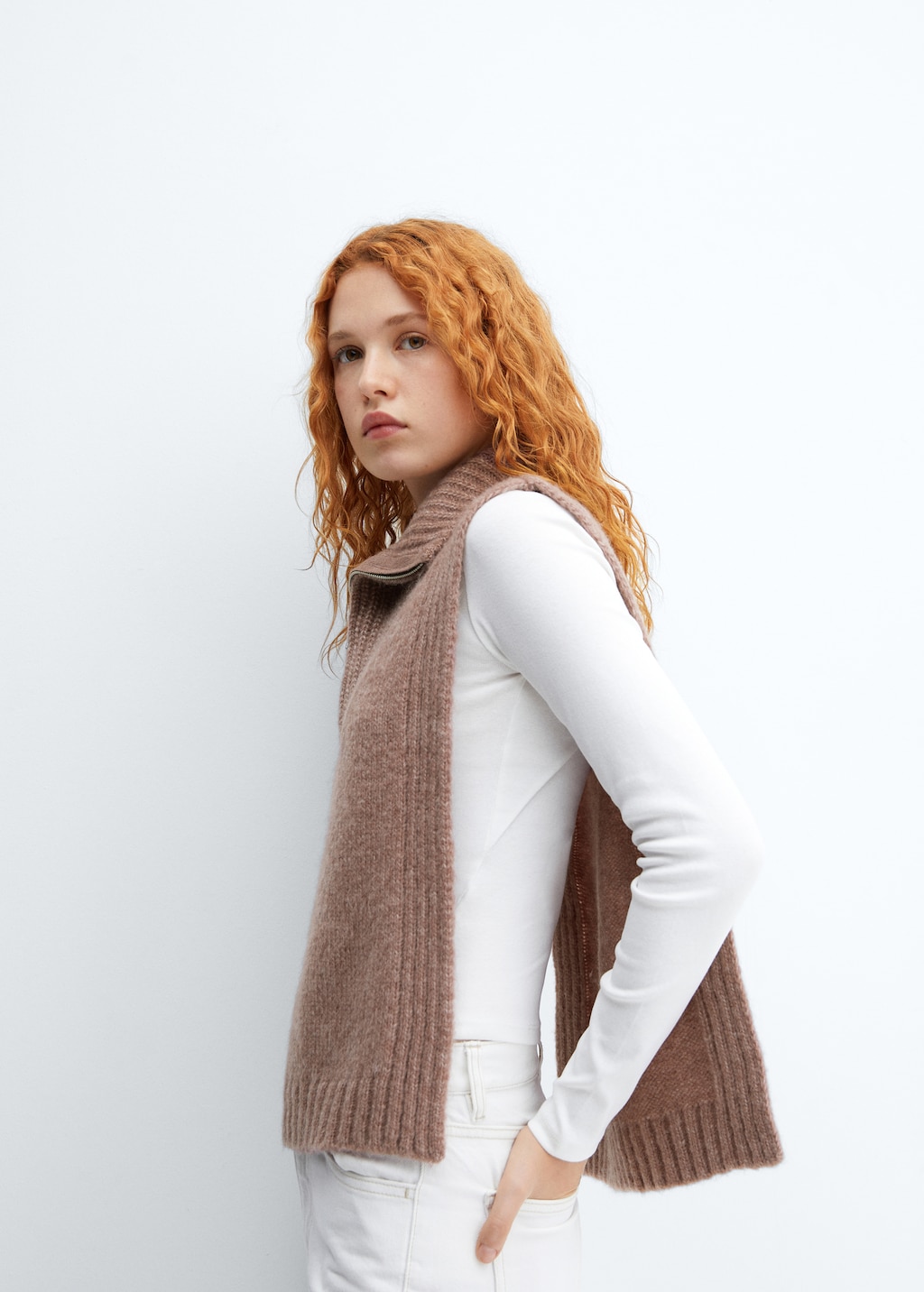 Open-sided gilet with zip neck - Details of the article 2