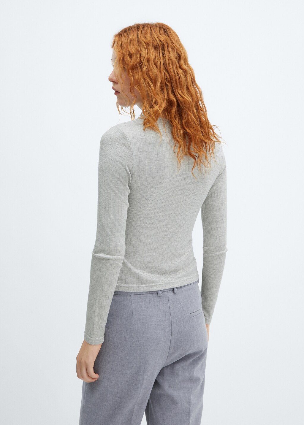 Ribbed long-sleeved t-shirt - Reverse of the article