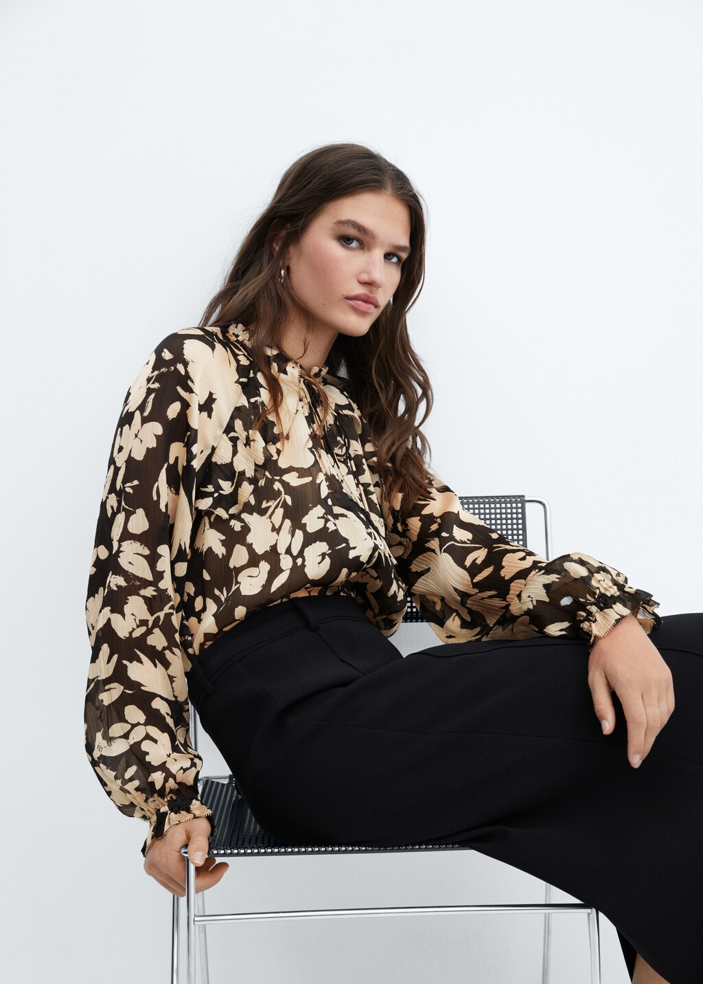 Floral-print flowy blouse - Details of the article 2