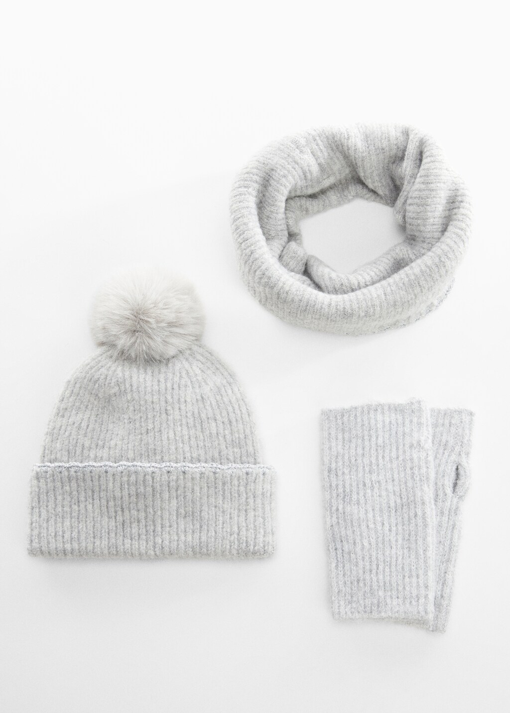 Pom pom faux fur beanie - Details of the article 2