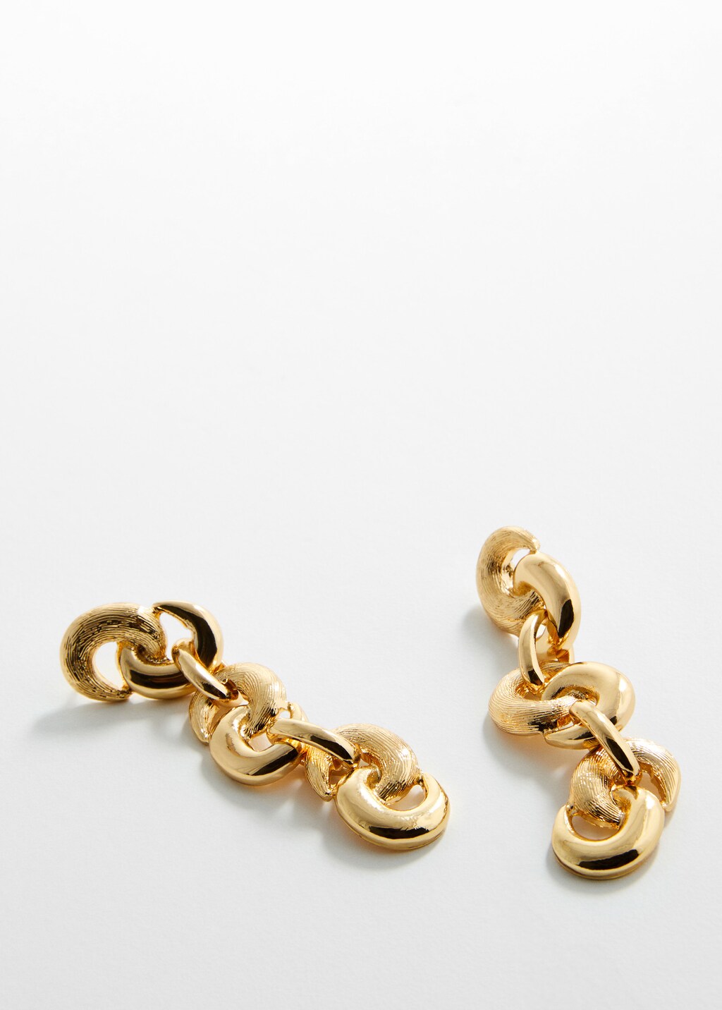 Long earrings with intertwined hoops - Details of the article 1