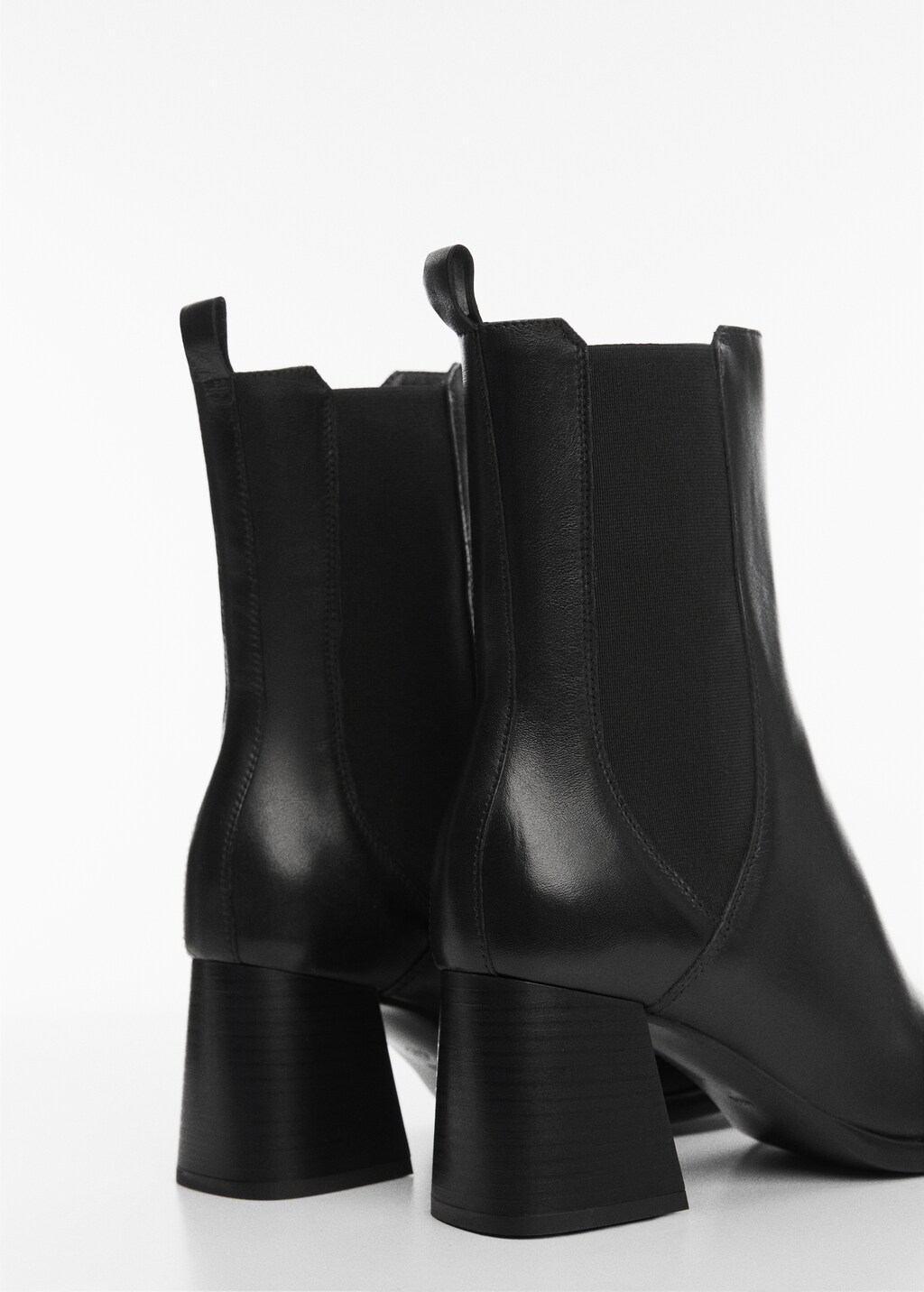 Heeled leather ankle boots - Details of the article 2