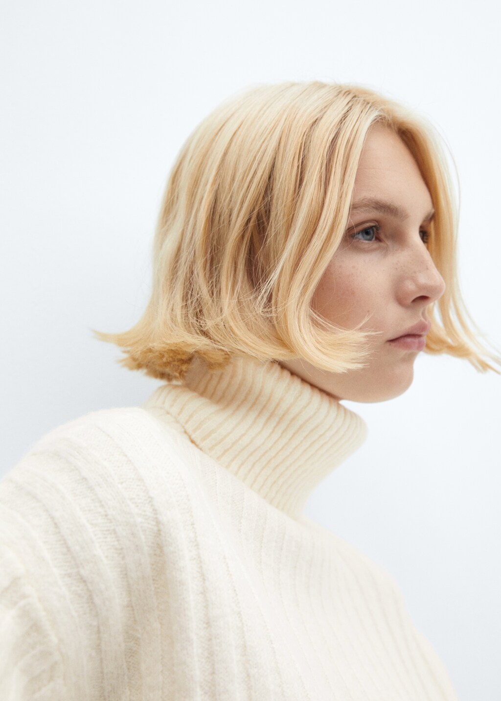 Rolled neck cable sweater - Details of the article 1