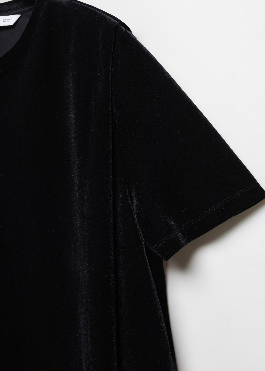 T-shirt with velvet shoulder pads  - Details of the article 8