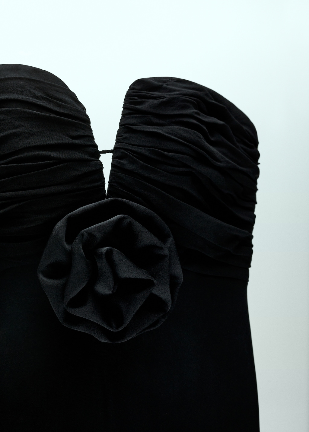 Dress with flower detail and sweetheart neckline - Details of the article 8