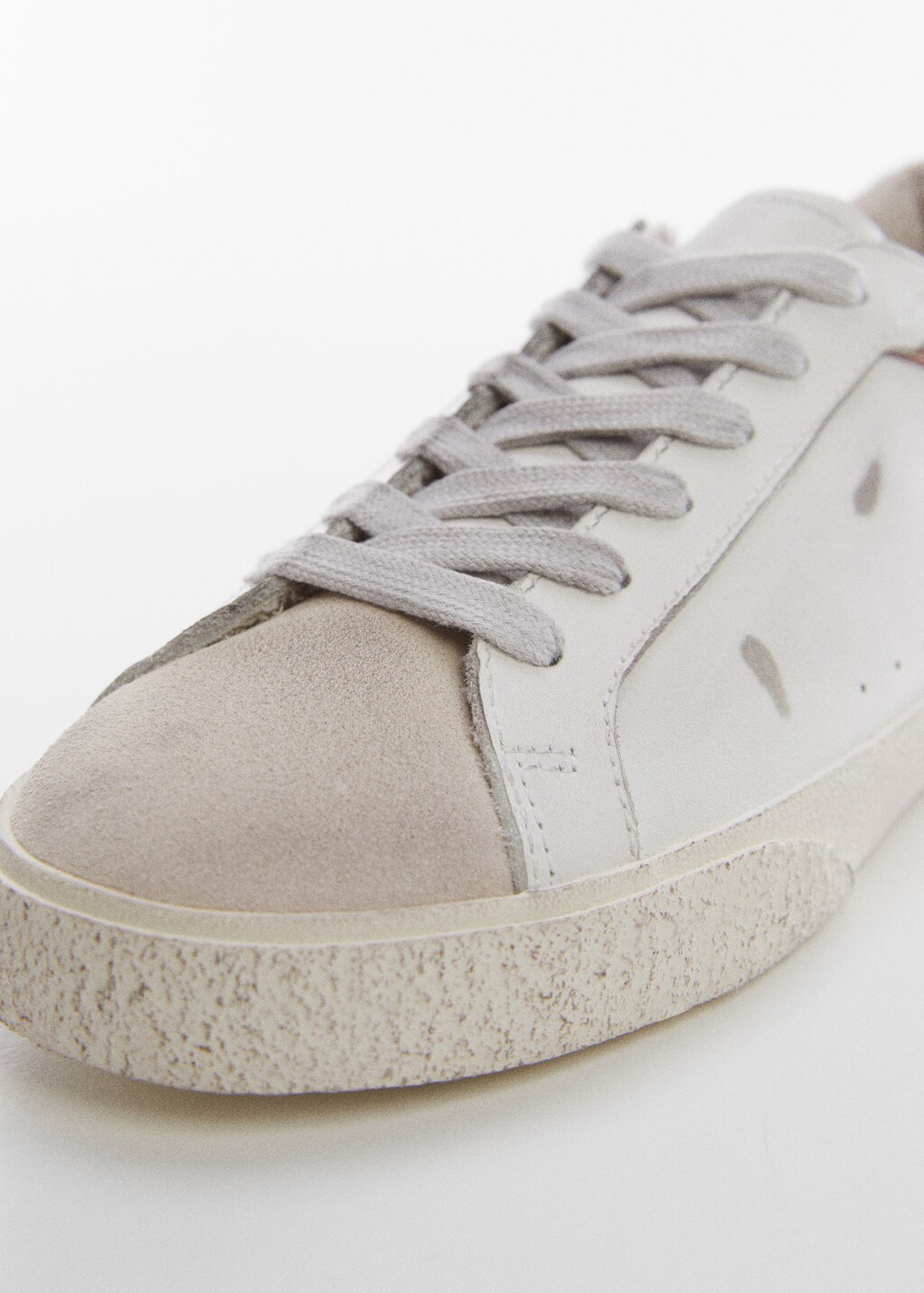 Worn-effect leather trainers - Details of the article 2