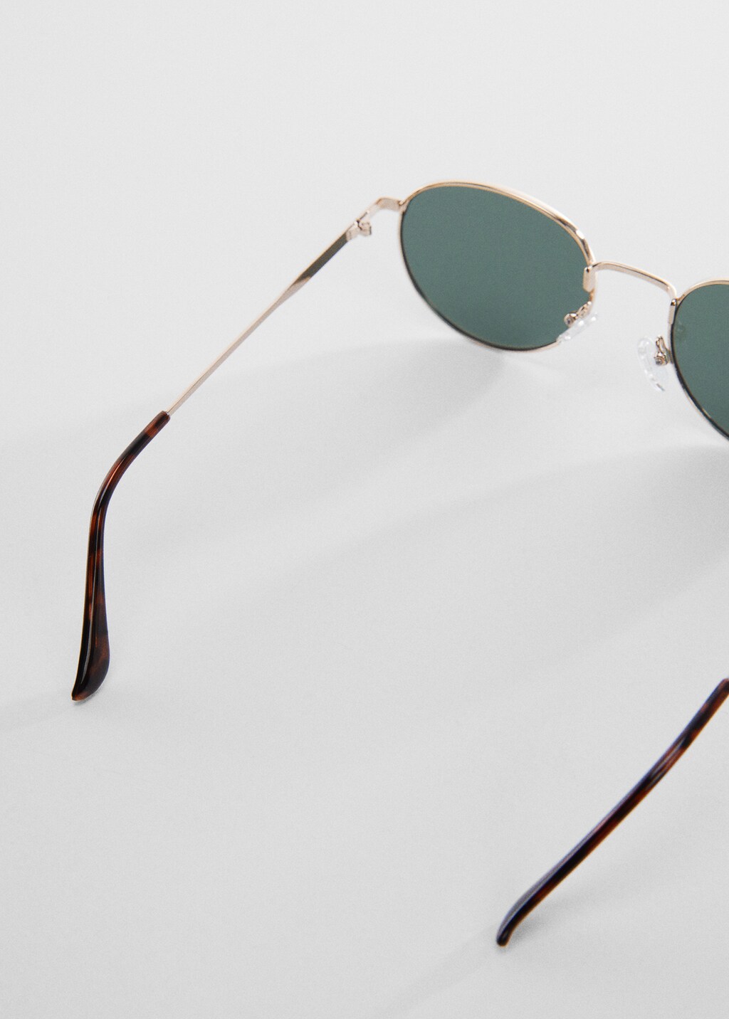 Round metal-rimmed sunglasses - Details of the article 1