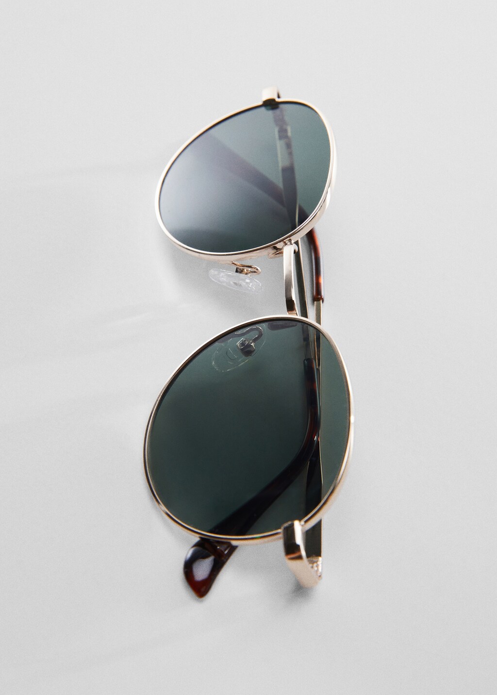 Round metal-rimmed sunglasses - Details of the article 2