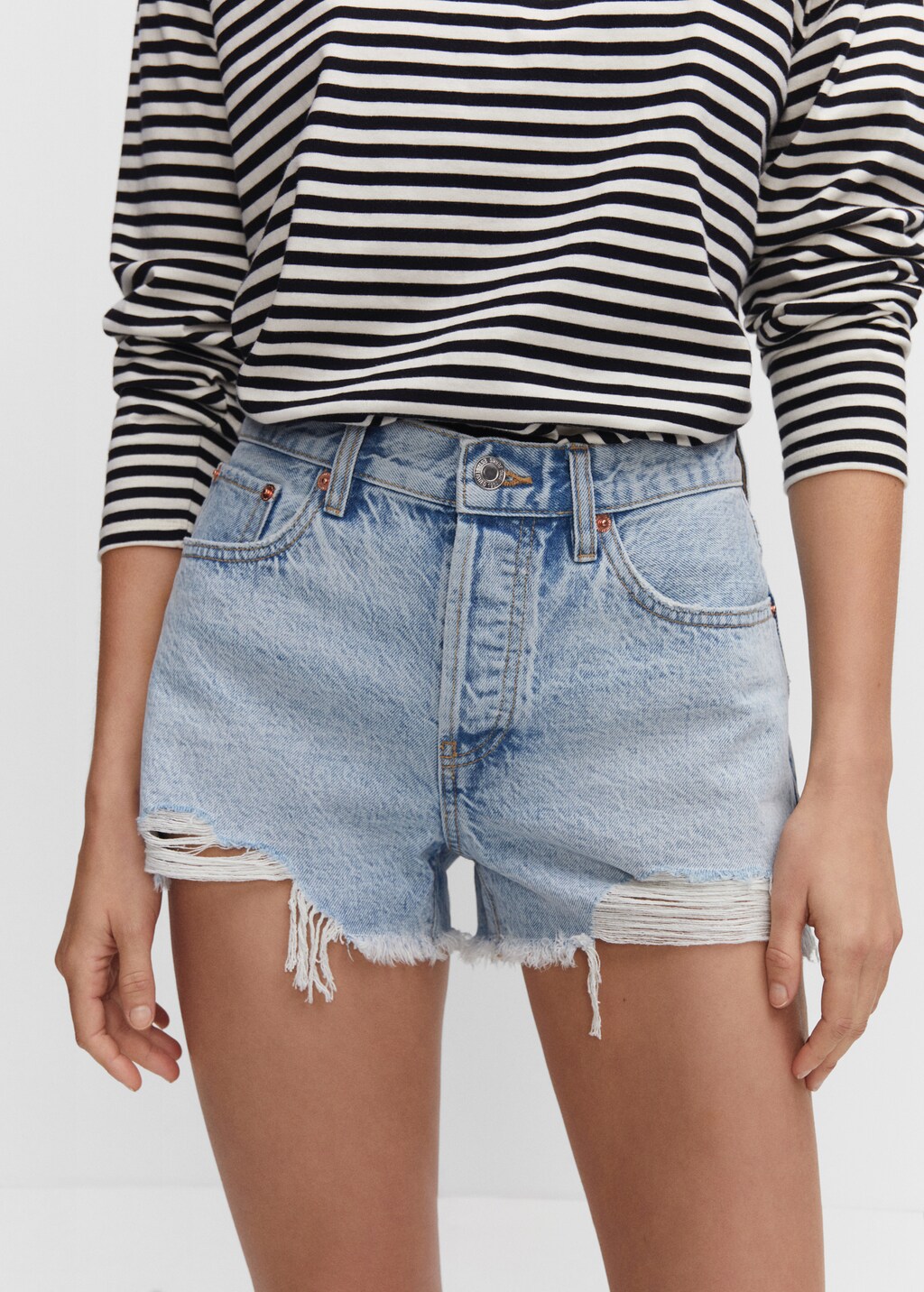 Jeansshorts mit Zierrissen - Detail des Artikels 6