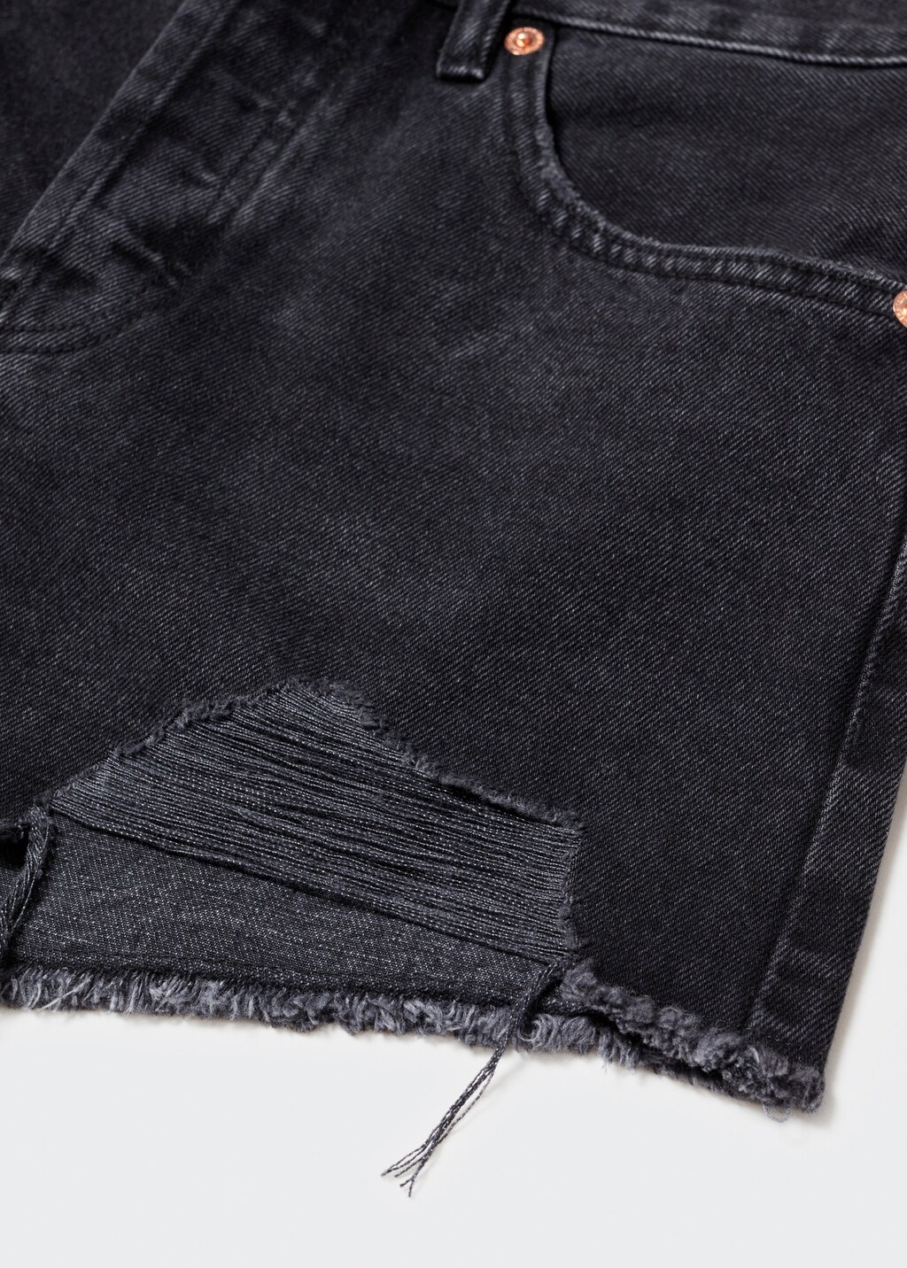 Broken denim shorts - Details of the article 8