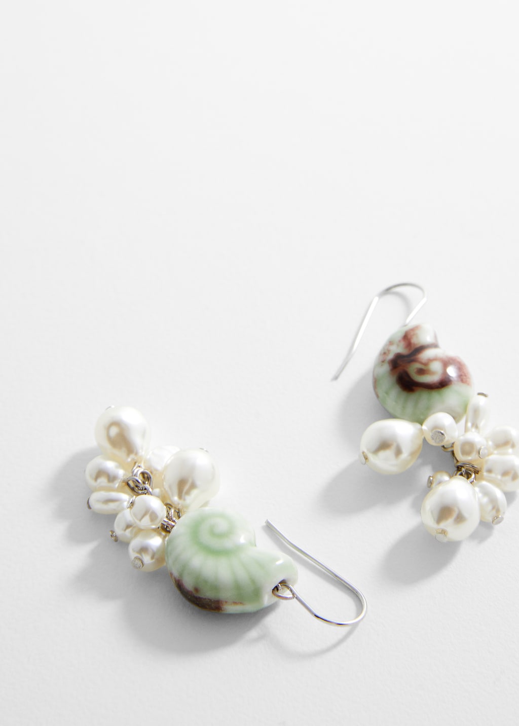 Combined shell earrings - Details of the article 1