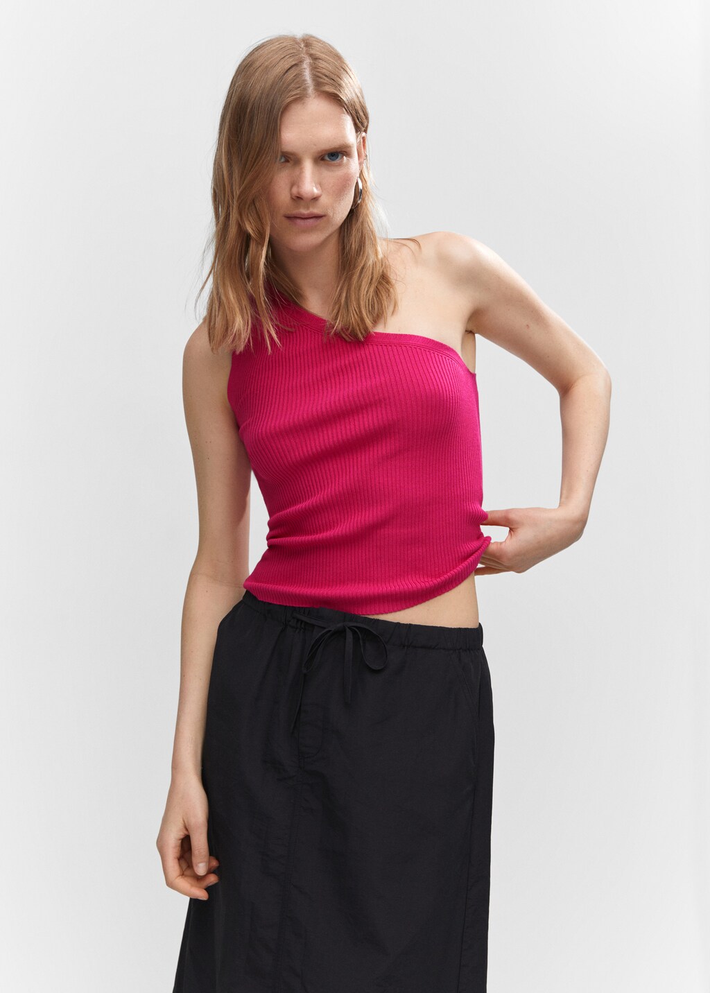 Asymmetrical-neck knitted top - Medium plane