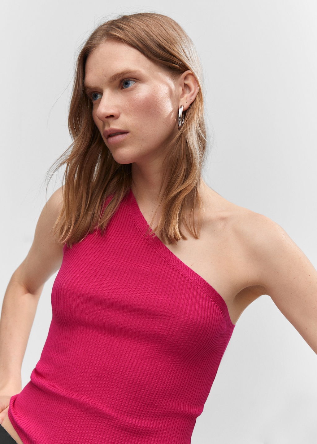 Asymmetrical-neck knitted top - Details of the article 1