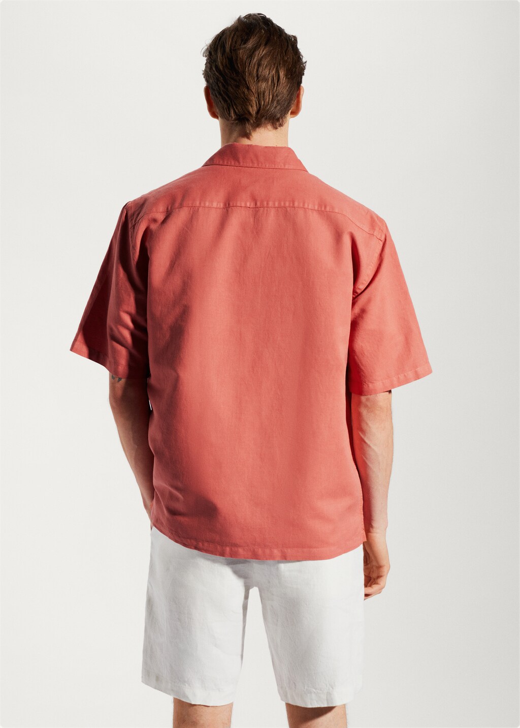 Cotton-linen bowling-collar shirt - Reverse of the article