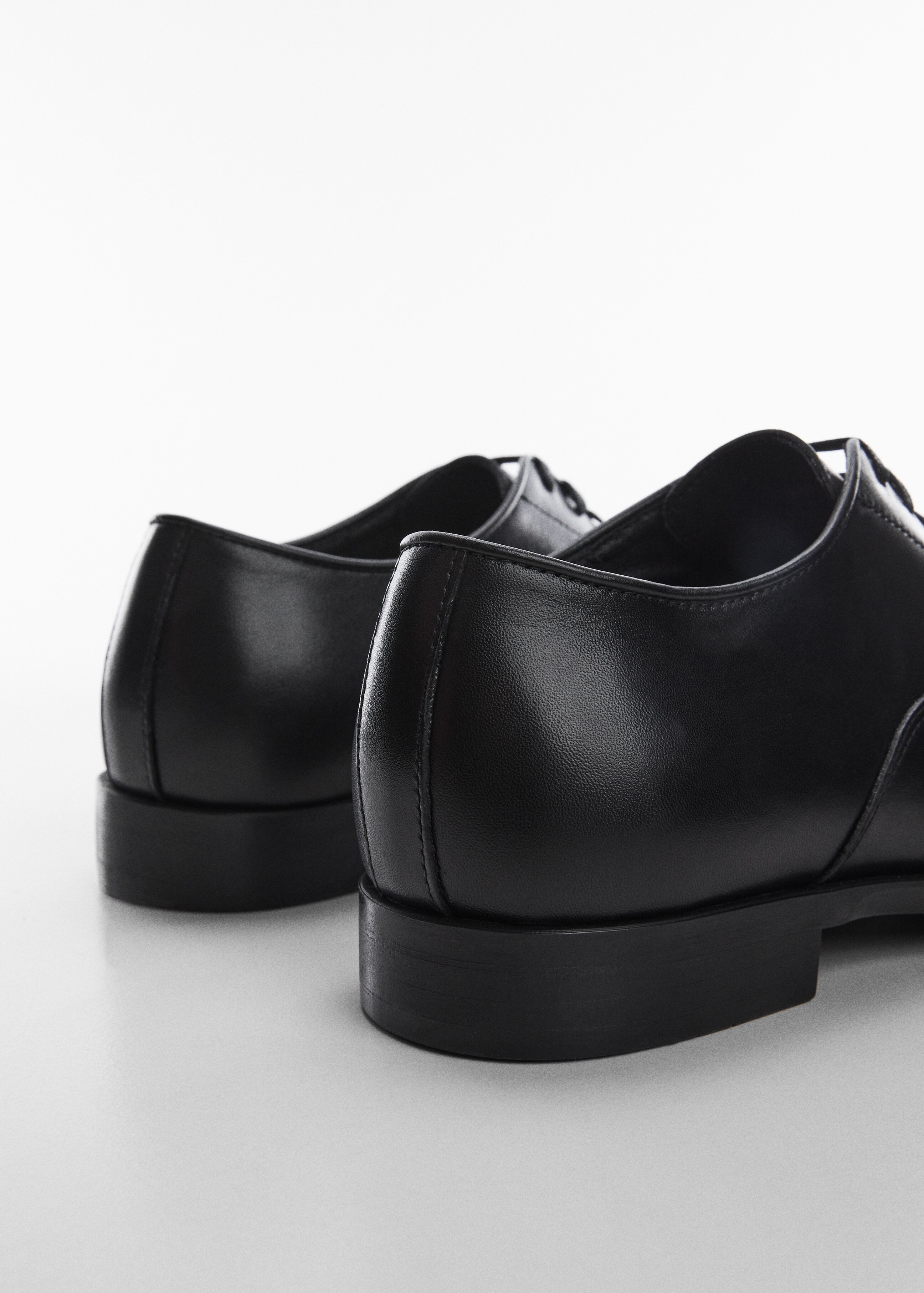 Elongated leather suit shoes - Details of the article 2